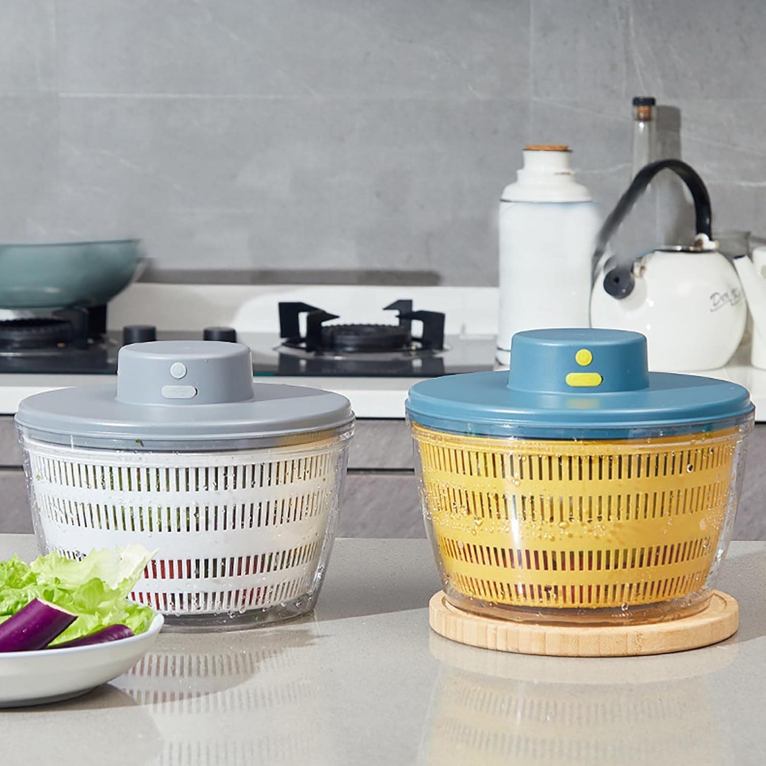 Salatschleuder Elektrische Salatschleuder 4L Küchenhelfer Salattrockner, Automatische Salat Schleuder mit Deckel, für Waschen und Trocknen von Salat Obst Gemüse, mit 350ml Squeeze Flasche