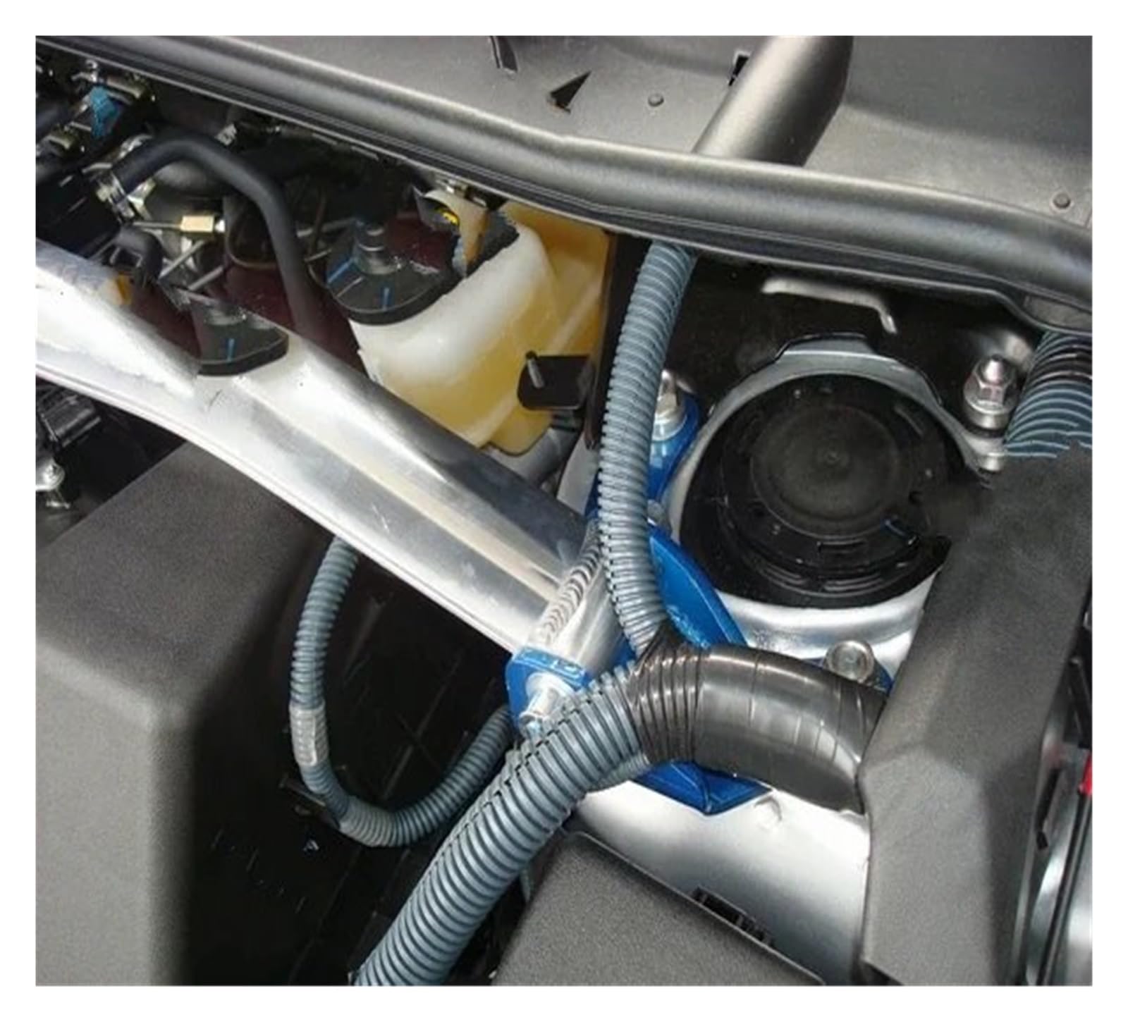 Łącznik Stabilizatora Przód Tył Pasuje do Toyota RAV4 Geely GX7 Rozpórka zawieszenia Akcesoria samochodowe Stabilizator Bar Car Styling