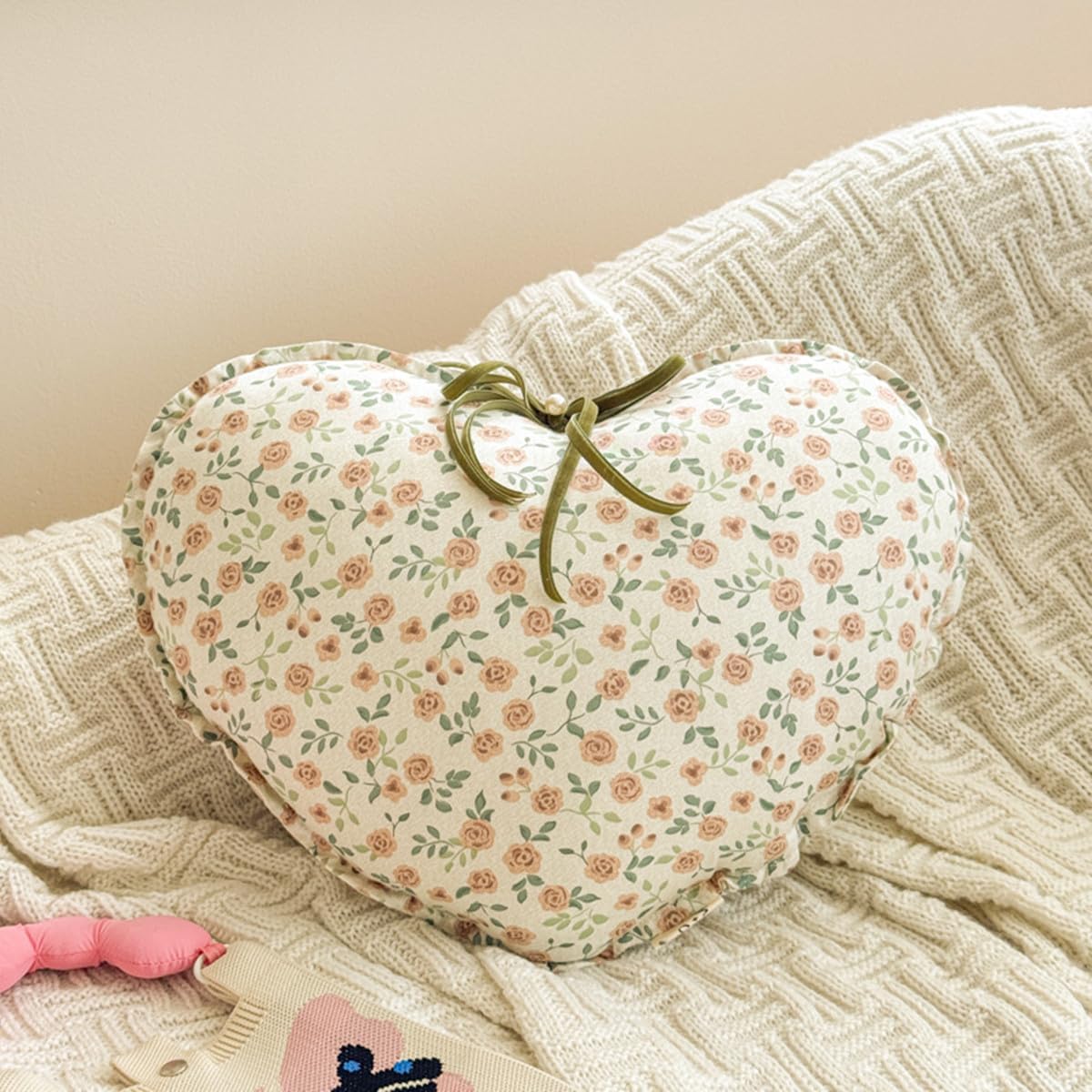 S_SSOY Green Heart Shaped Throw Pillow,Crushed Flower Heart Pillow Velvet Heart Cushion with Bow for Couch Sofa Bed Chair Floor Living Room