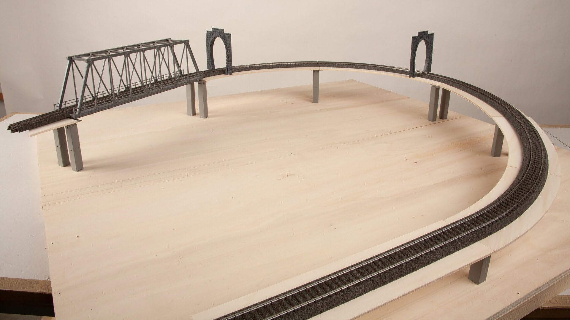 NOCH Start-Set „Modellbahn-Anlagenbau“, umfassendes Modellbahn Zubehör für den idealen Einstieg, geeignet für die Spurweite H0 | 60804