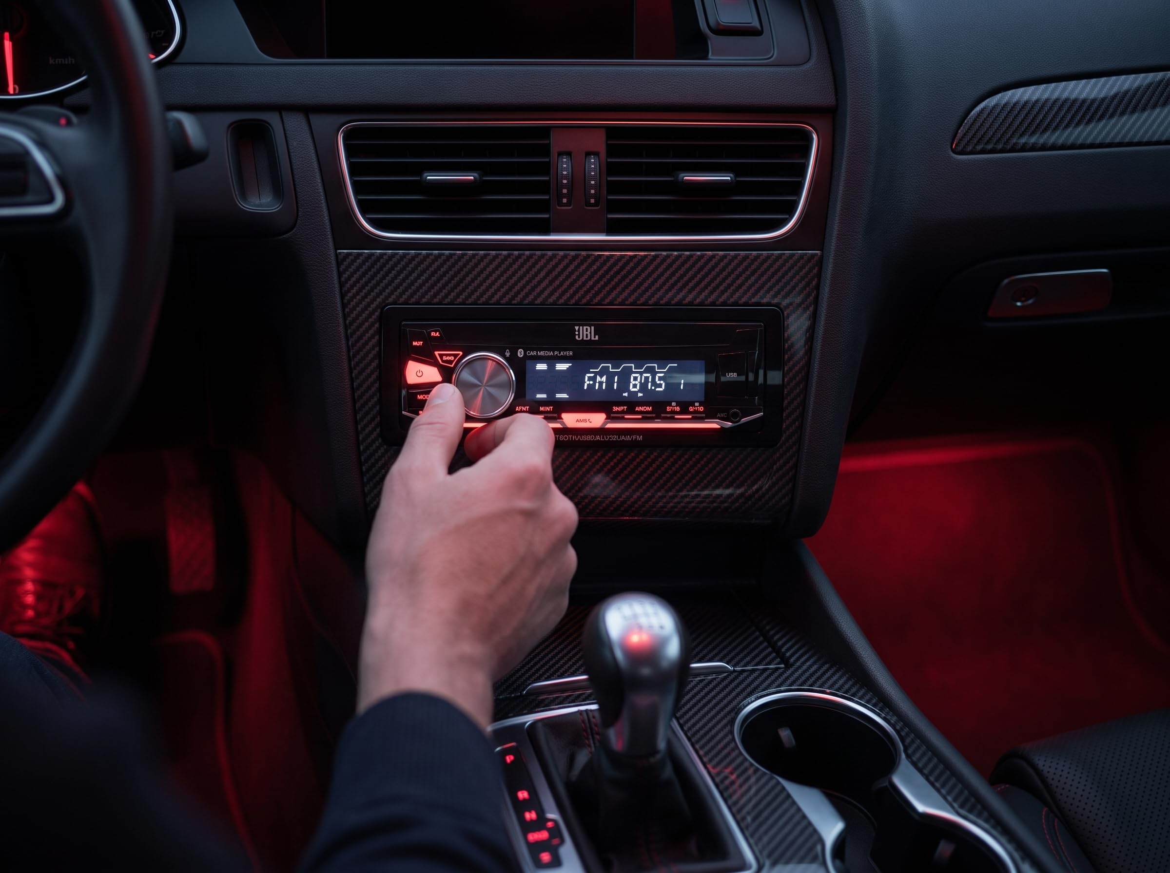 JBL Celebrity 350 Autoradio 1 DIN Bluetooth USB AUX AM FM RDS per Auto | Potenza max 4x50W, Bluetooth 6.0, sintonizzatore AM FM RDS, uscita RCA 6 canali 4V, 20Hz-20kHz, misure 178x50x87mm, microfono