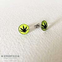Vista 3 de Cute Marijuana earring, post, stud, gifts for stoners, Marijuana leaf, weed, stoner, cute, marijuana jewelry earring cannabis
