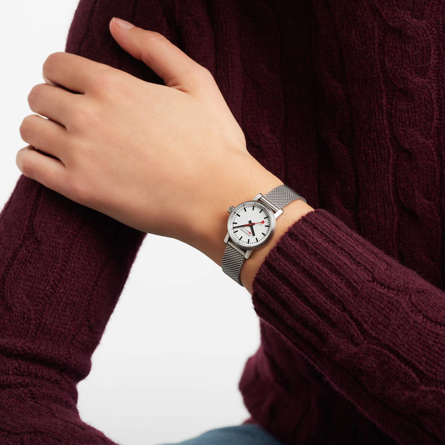 Mondaine - Evo2 MSE.26110.SM - Damen Uhr 26mm - Bahnhofsuhr in Silber Edelstahl Armband - 30m Wasserdicht Saphirglas mit rotem Sekundenzeiger - Hergestellt in der Schweiz