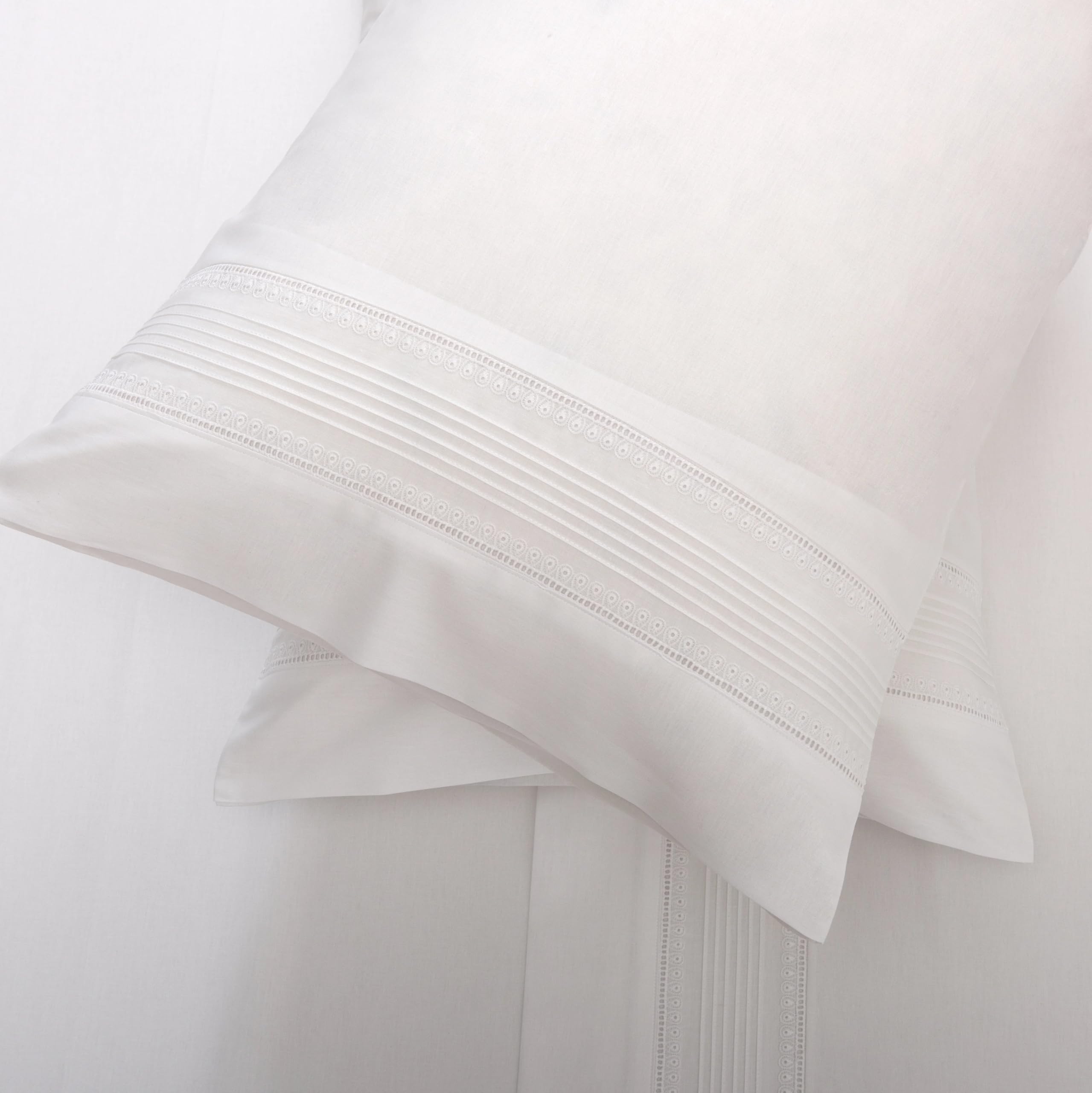 Juego de Sábanas Blanco 100% Algodón 200 Hilos con Bordado y Alforzas – Margarida 14 - - 100% Algodón - Cama 180 2 Almohadas 50 x 90 cm - Fabricado Portugal