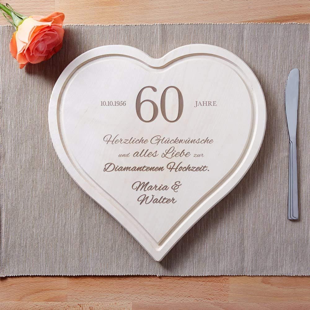 Casa Vivente Herz Schneidebrett mit Personalisierter Gravur und Saftrille, Glückwunsche zur Diamantenen Hochzeit mit Namen und Datum, 30 x 30 CM
