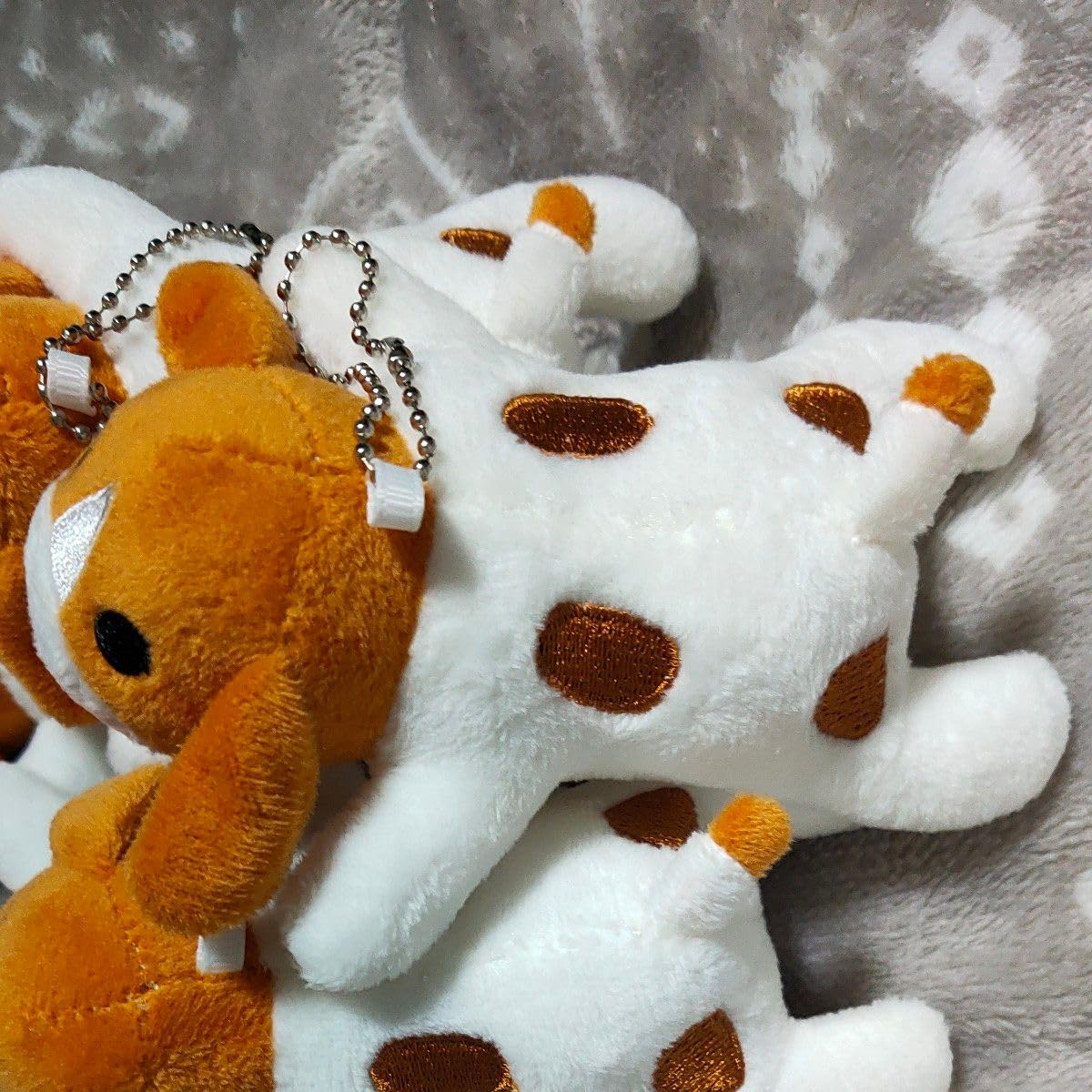 Amazon.co.jp: 処分 デコピン似 犬のぬいぐるみマスコット 大谷