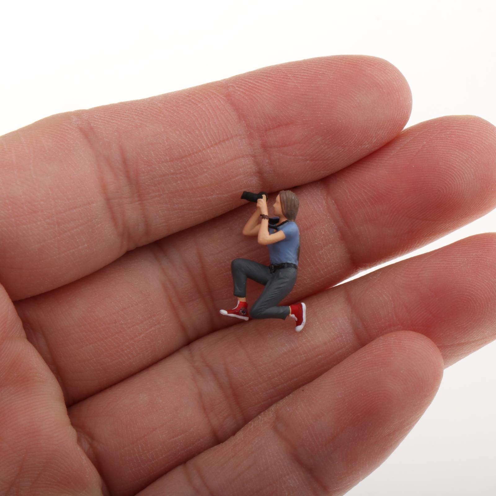 Preiser HO Scale Model Figure Set - Lumberjacks with Trees (5 Pk) - 5 Lumberjack Figures, 5 Logs - All Ages