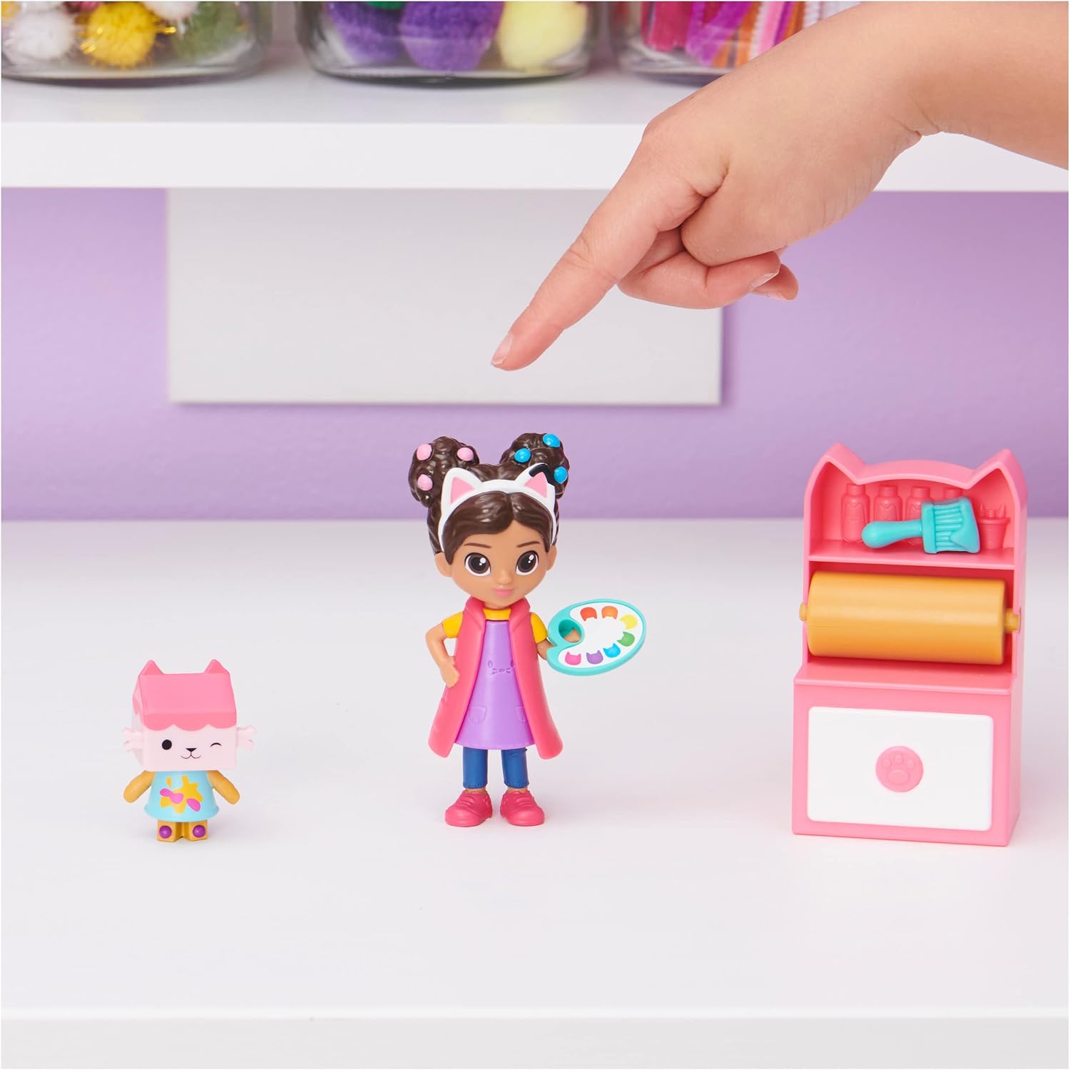 Spin Master Gabby's Dollhouse, Art Studio Set with 2 Toy Figures, 2 Accessories, Delivery and Furniture Piece, Kids Toys for Ages 3 and up
