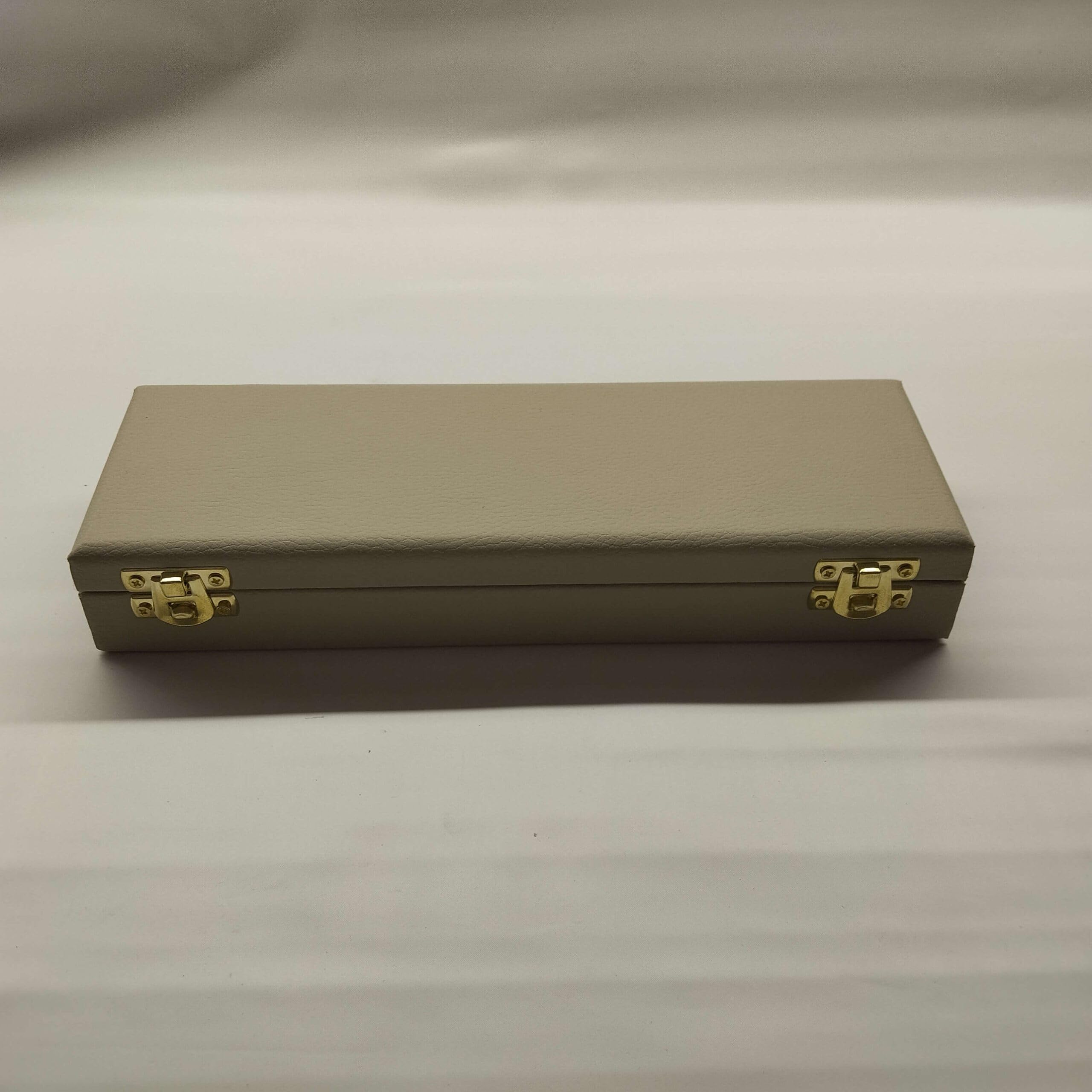 Caja para monedas de colección 4 compartimentos 47x47 mm, madera maciza, ecopiel y terciopelo italiano, numerada – estuche numismática artesanal
