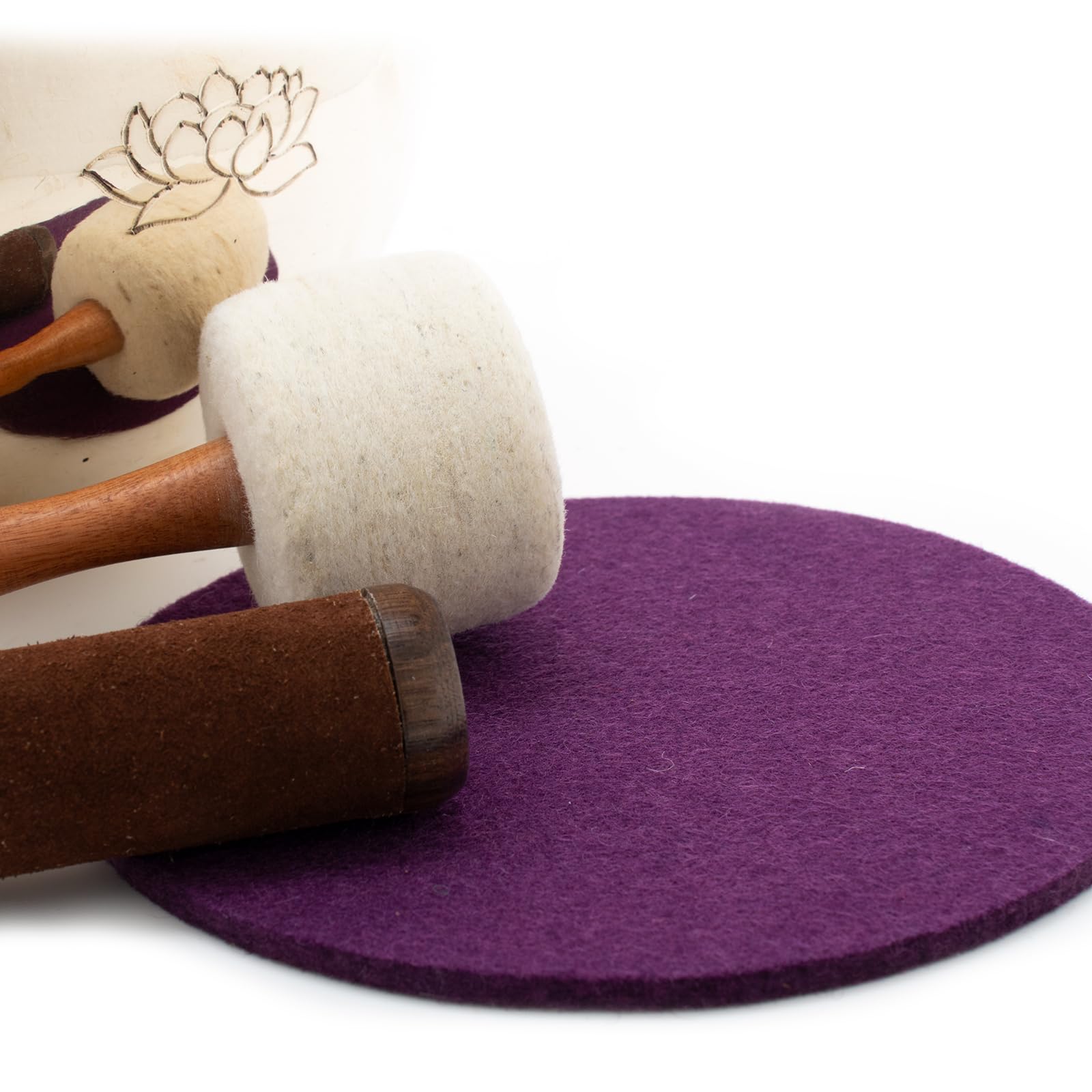 Klangschale, 750-800g mit Lotus-Gravur, handgeschmiedet | Fair Trade aus Nepal, für Meditation und Yoga, inkl. Zubehör