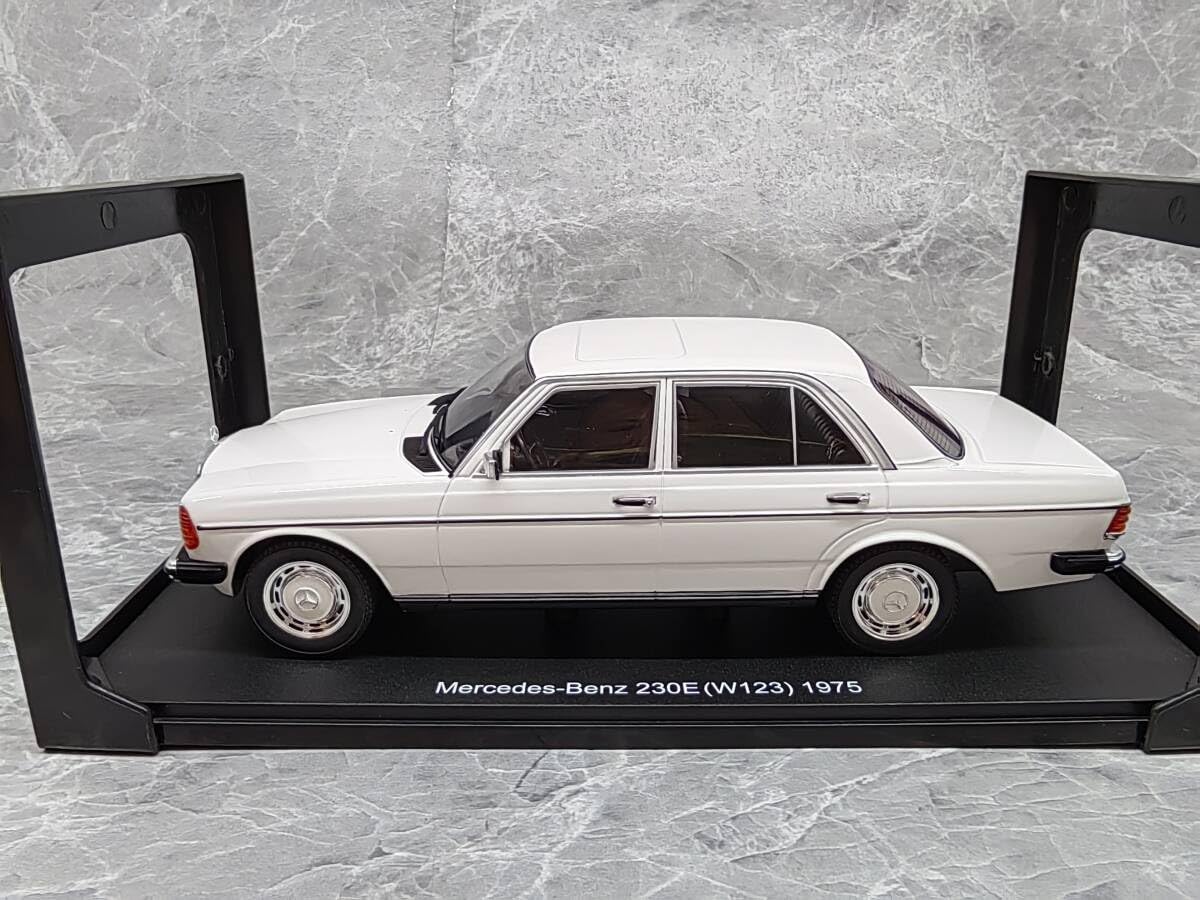 505-020 KK 1/18 メルセデスベンツ 230E W123 1975 505-020 KK 1/18 メルセデスベンツ 230E W123 1975 KK-Scale 1