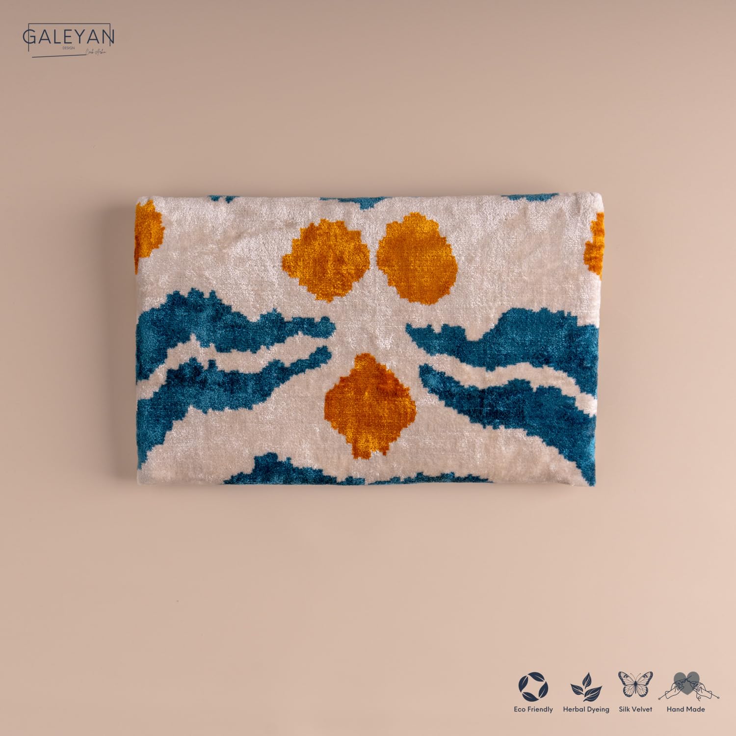 Pochette Ikat in velluto di seta fatta a mano, stile busta, design bohémien, motivo etnico, opzione cinturino a catena, pochette per feste serali, borsa premium, bianco sporco, turchese, oro