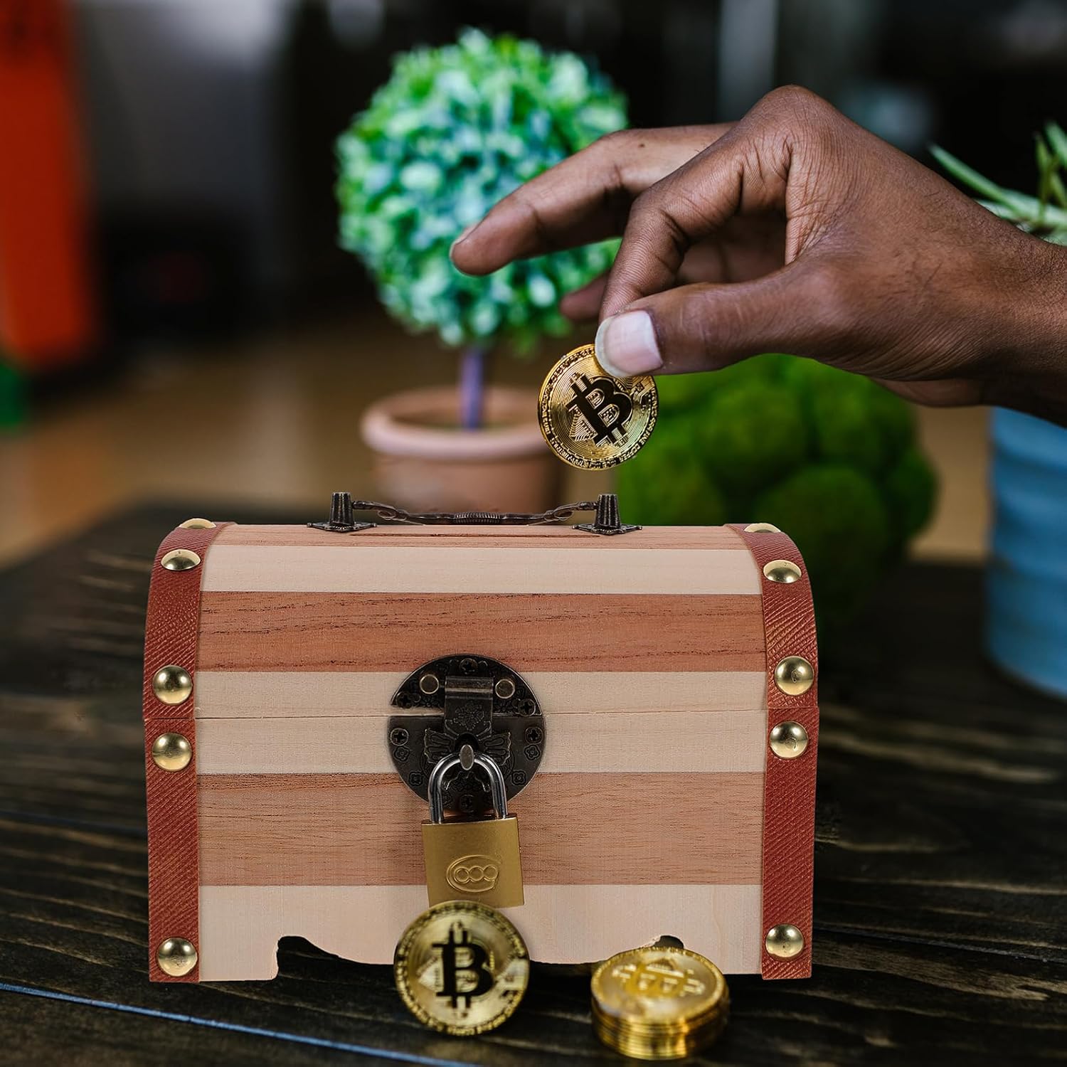 Yardwe Solid Wood Piggy Bank with Lock and Key Decorative Coin Container Money Jar for Home Office Kids Teens Savings and Gift