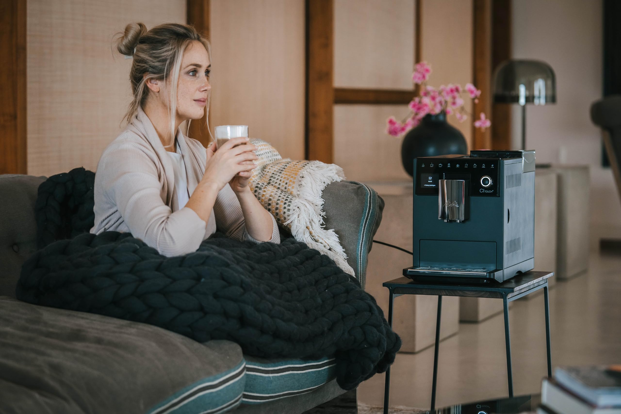 Melitta CI Touch – w pełni automatyczny ekspres do kawy – z systemem na mleko – dwukomorowy pojemnik na ziarna – wyświetlacz One Touch – 4-stopniowa regulacja mocy kawy – matowy czarny (F630-112)