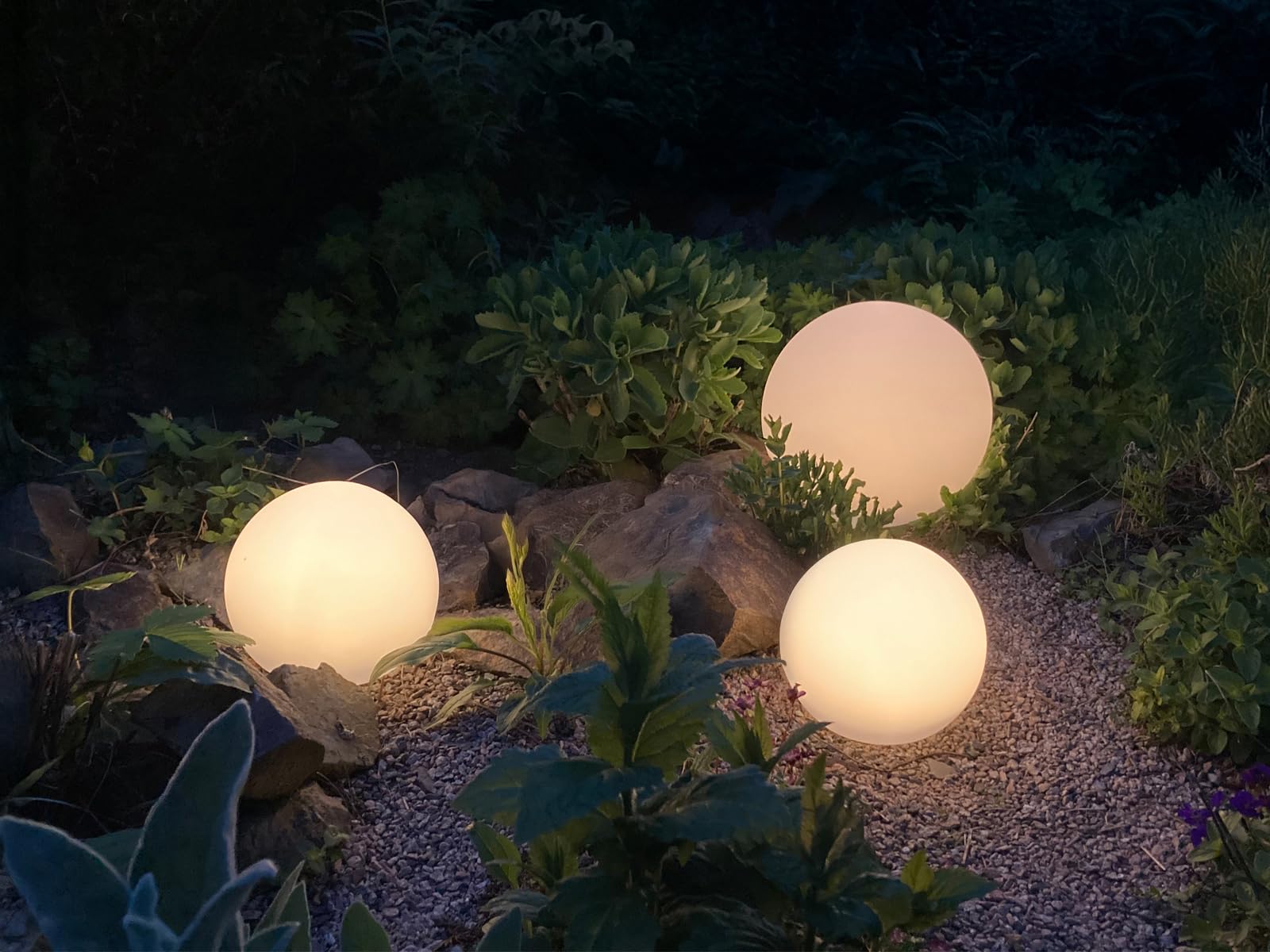 meineWunschleuchte Set di 3 sfere solari a LED, 20 cm e 30 cm | RGBW, cambia colore, telecomando, lampada solare a sfera, per giardino, terrazza e balcone, IP67