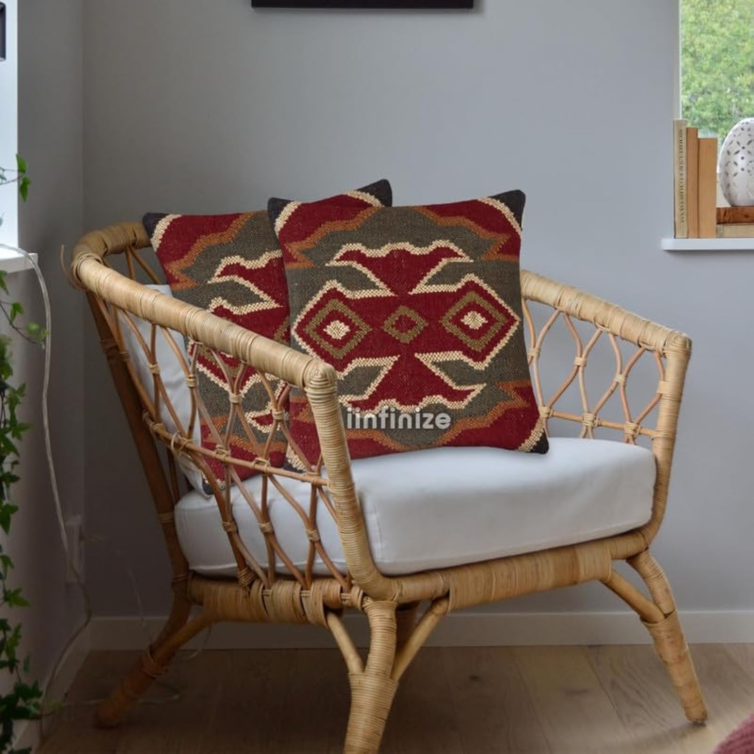 Housses de coussin en laine de jute pour sublimer le canapé de votre salon