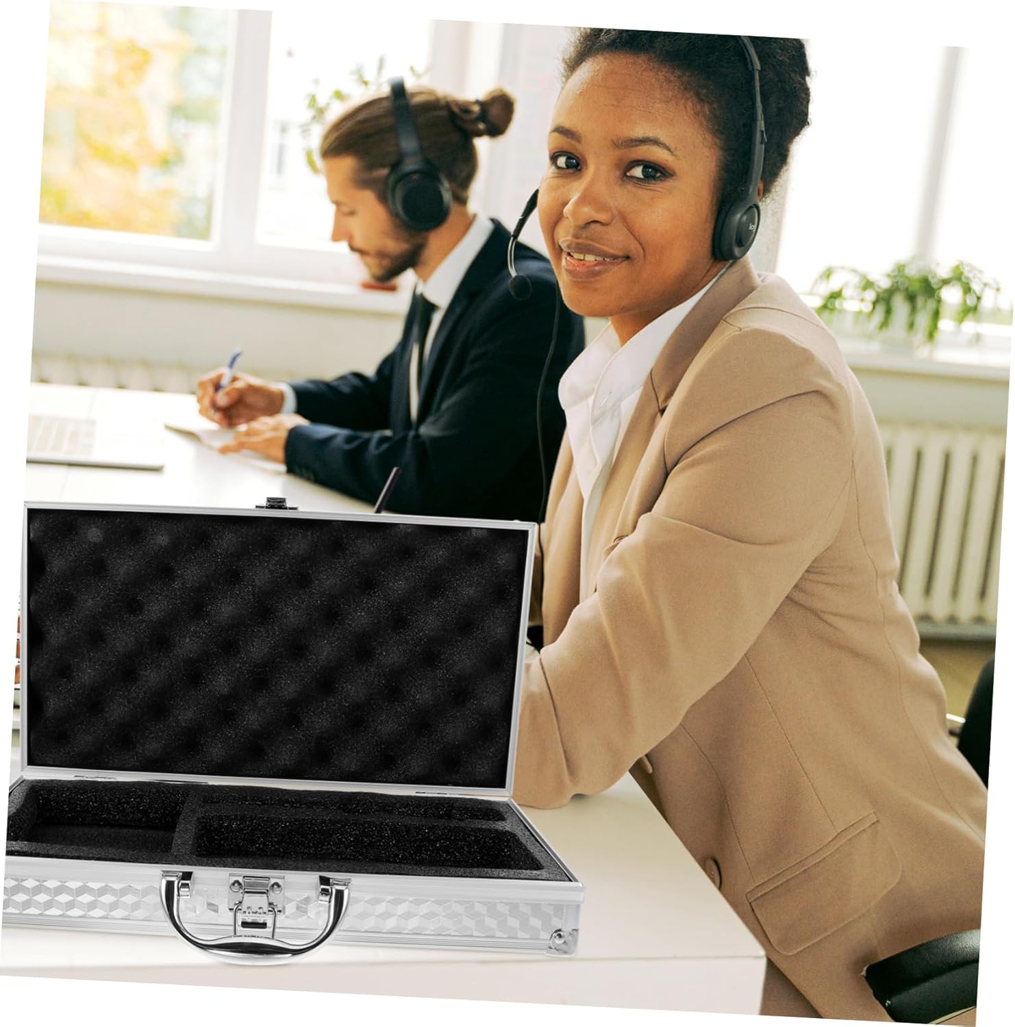 GALPADA Portable Microphone Case with Handle Shockproof Storage for Mic and Cables Stylish Design Multi Functional Carrying Case for Ktv and Outdoor Use