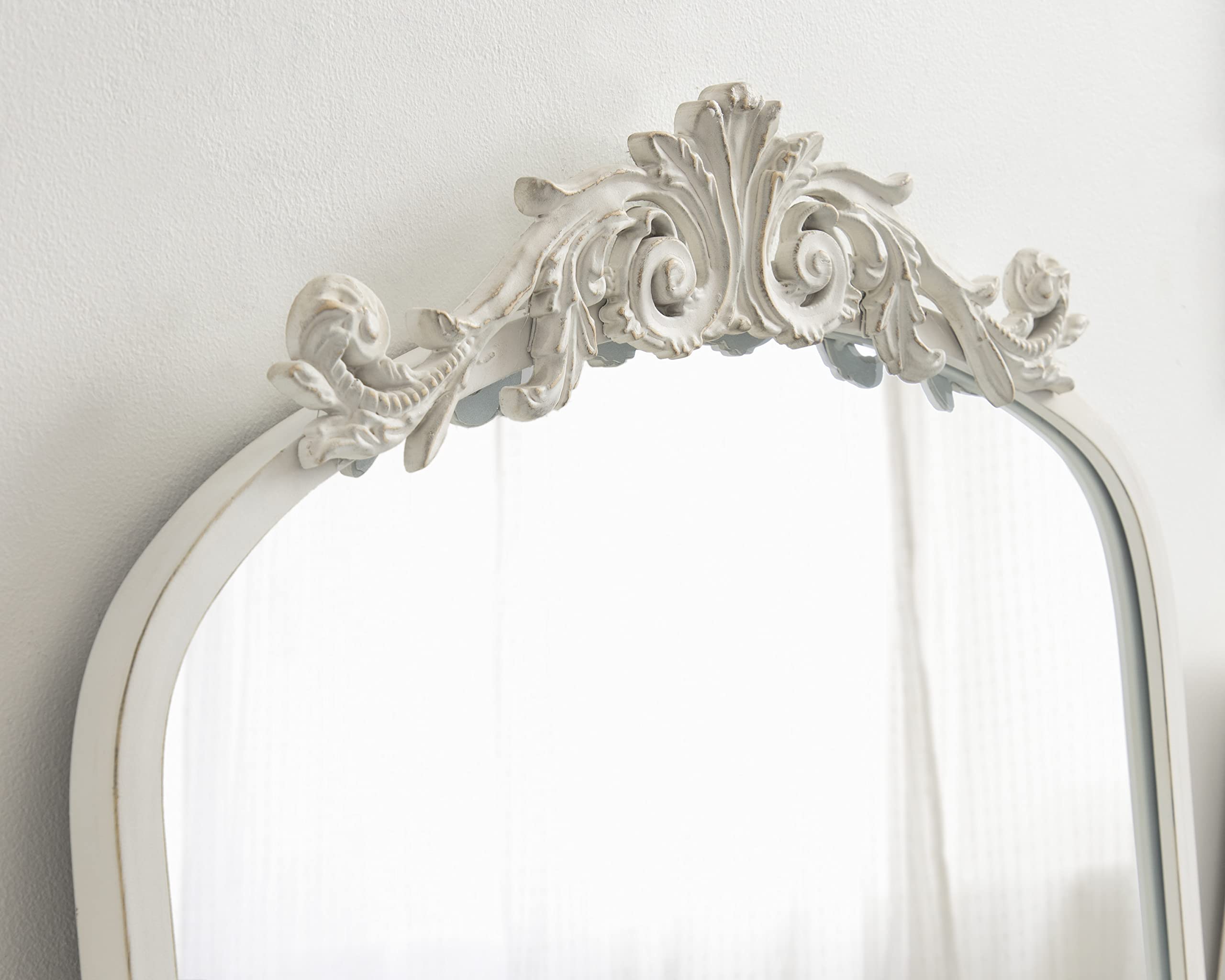 Kate and Laurel Arendahl Miroir Mural Traditionnel Orné, 19 x 31, Argent Antique, Miroir Décoratif avec Détails d'Inspiration Baroque