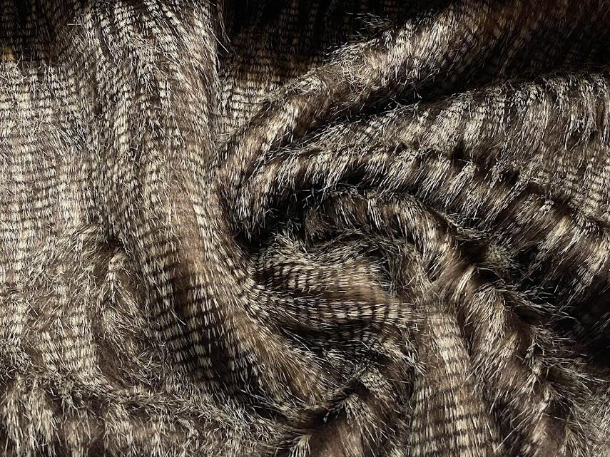Tissu fausse fourrure chocolat raton laveur poil long en rouleau 10m
