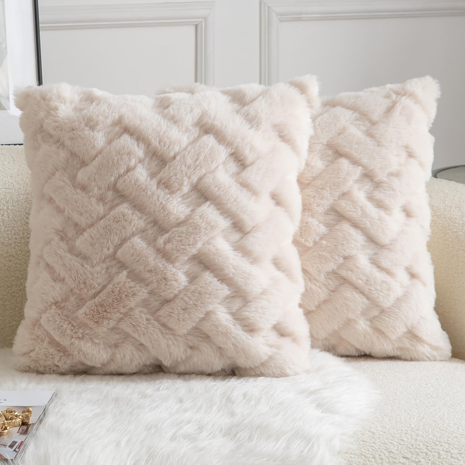 YAERTUN Set of 2 Decorative Cushion Covers Thick Plush Wool Pillows Covers Super Soft Luxury faux Rabbit Fur Velvet Throw Pillow Cases for Couch Sofa Bed Living Room 22x22 Inch 55x55 cm Beige