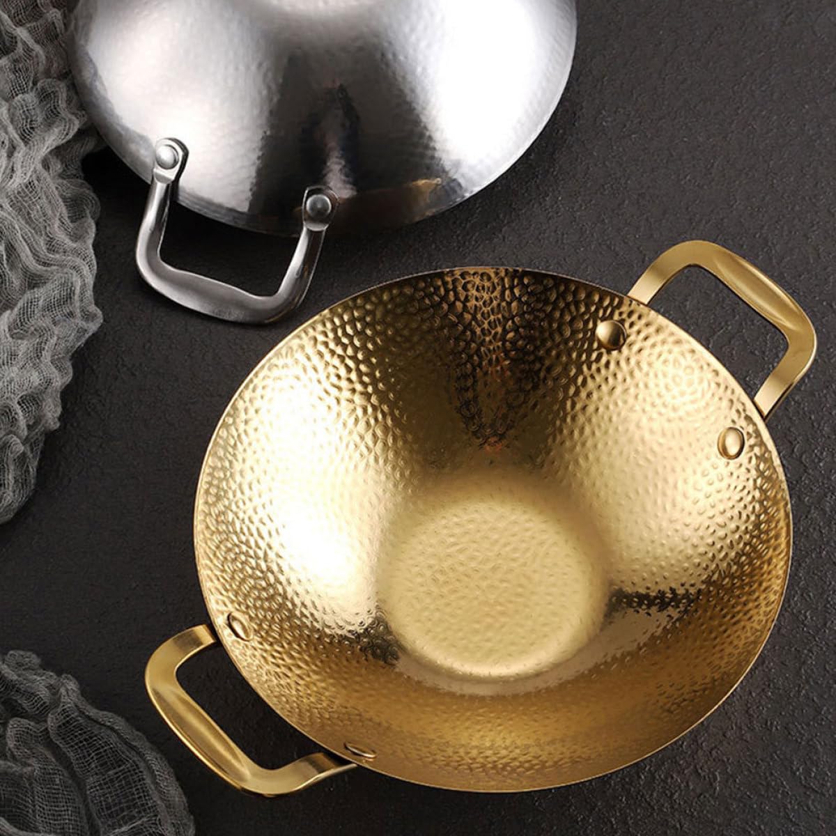KALLORY Pentola Piccola Zigrinata in Acciaio Inox Doppie Maniglie | Finitura Oro, Antiscottatura e Isolamento Termico, Facile Pulizia, Presa Stabile e Pratica per Cucina