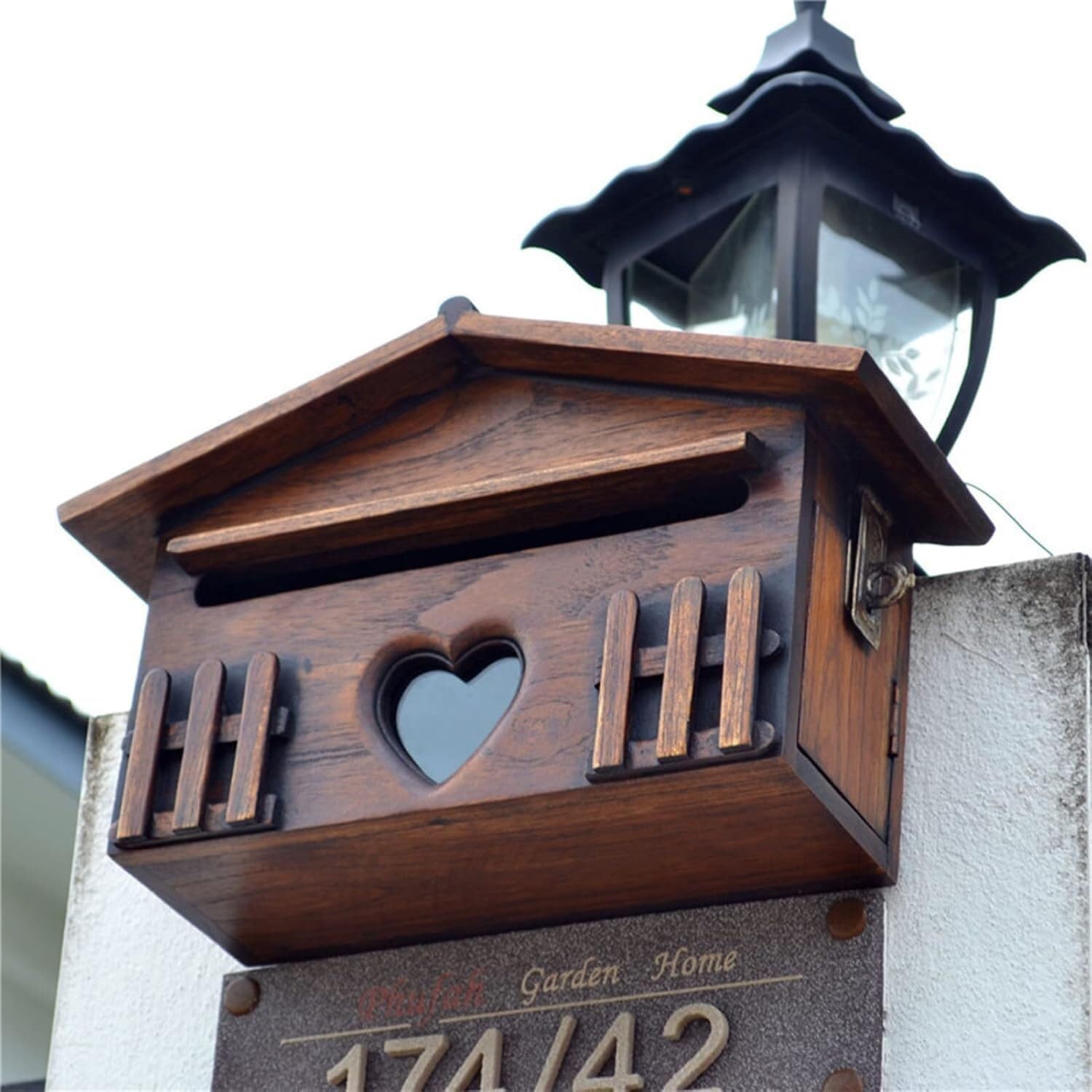 Boîte aux lettres murale en bois noble pour un design extérieur haut de gamme