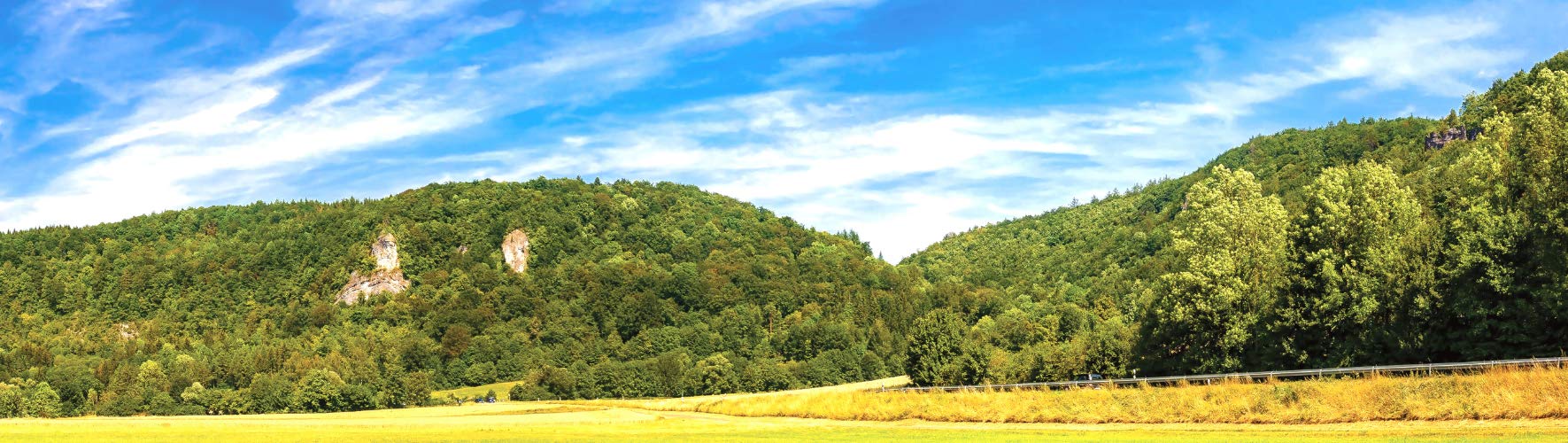 Modellbahn-Hintergrund "Fränkische Schweiz" auf Papier oder hochwertiger farbbrillanter Polyester-Folie (in vielen Größen) (3,33x0,40 m, Polyester)