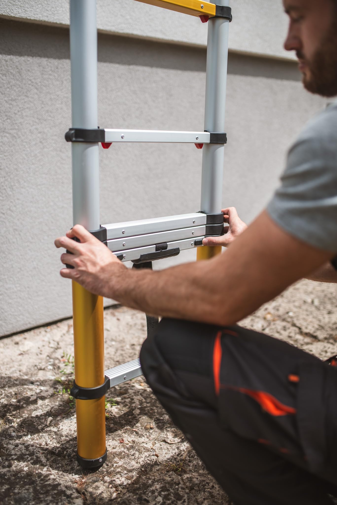 Drabest - MAX - Teleskopleiter - Leiter Ausziehbar - Klappleiter, Aluleiter - bis 150 kg - Mehrzweckleiter, Ausziehleiter - Aluminium, Klappbar - Leiter 9 Stufen - 0,49x2,63x0,1 m