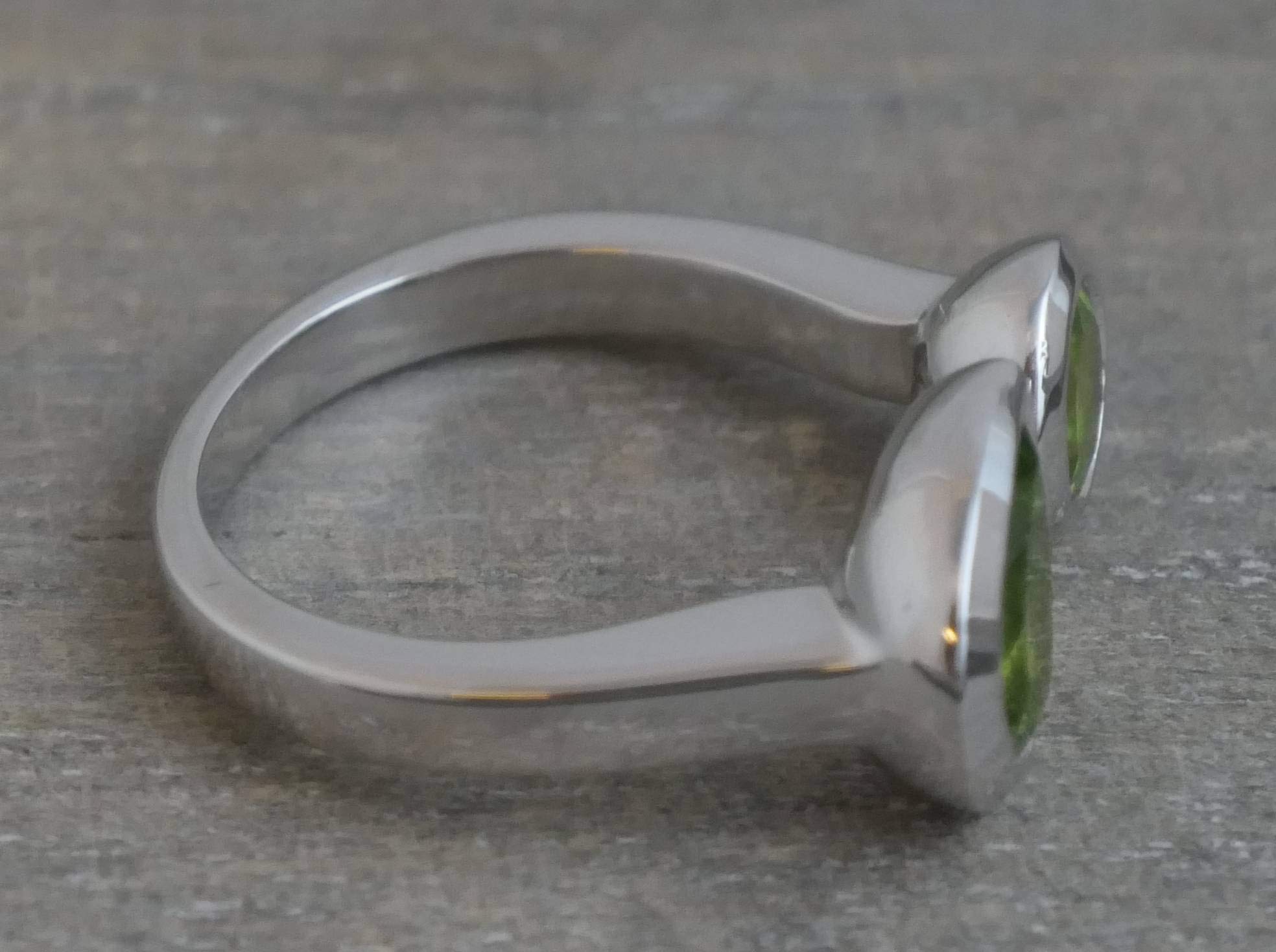 Anillo de plata de ley con peridoto, tamaño 12