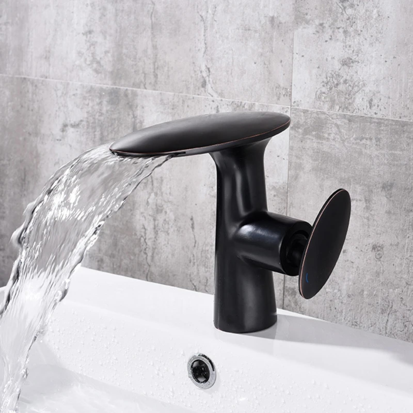 Mélangeur de lavabo en laiton design cascade pour une ambiance spa de salle de bain zen