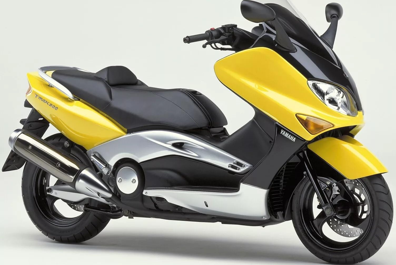 CUPOLINO FUME' scuro COMPATIBILE CON YAMAHA T-MAX 500 FINO 2007 cod.28010 MISURE: H.575 X L.495 SPESSORE 3MM.