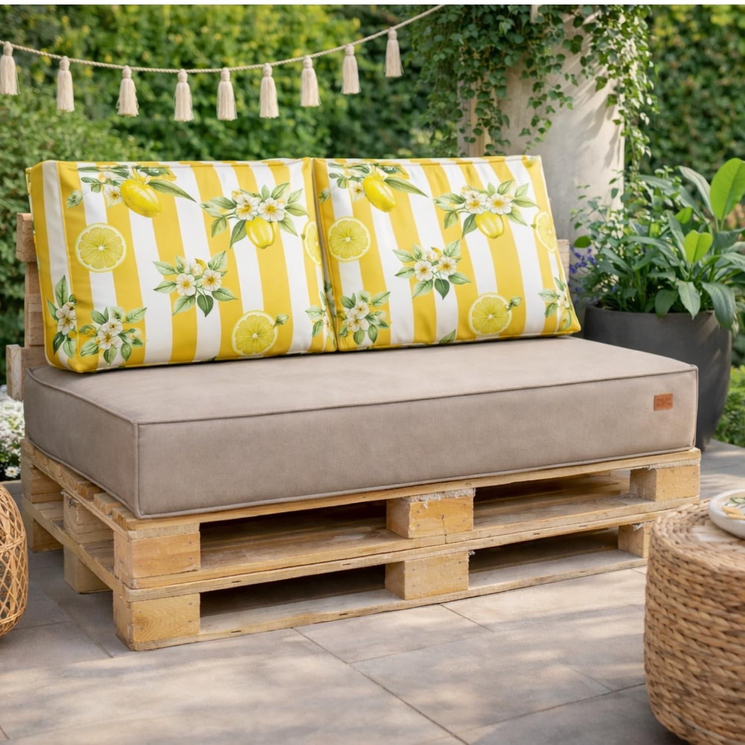Palettenkissen Set für Palettenmöbel 120 x 80, Wasserdicht Europaletten Sitzkissen Made in EU, Palettensofa Outdoor Komplett in Farbe: (Beige + Zitronen, Sitz 120x80+2 Kissen 60x40)