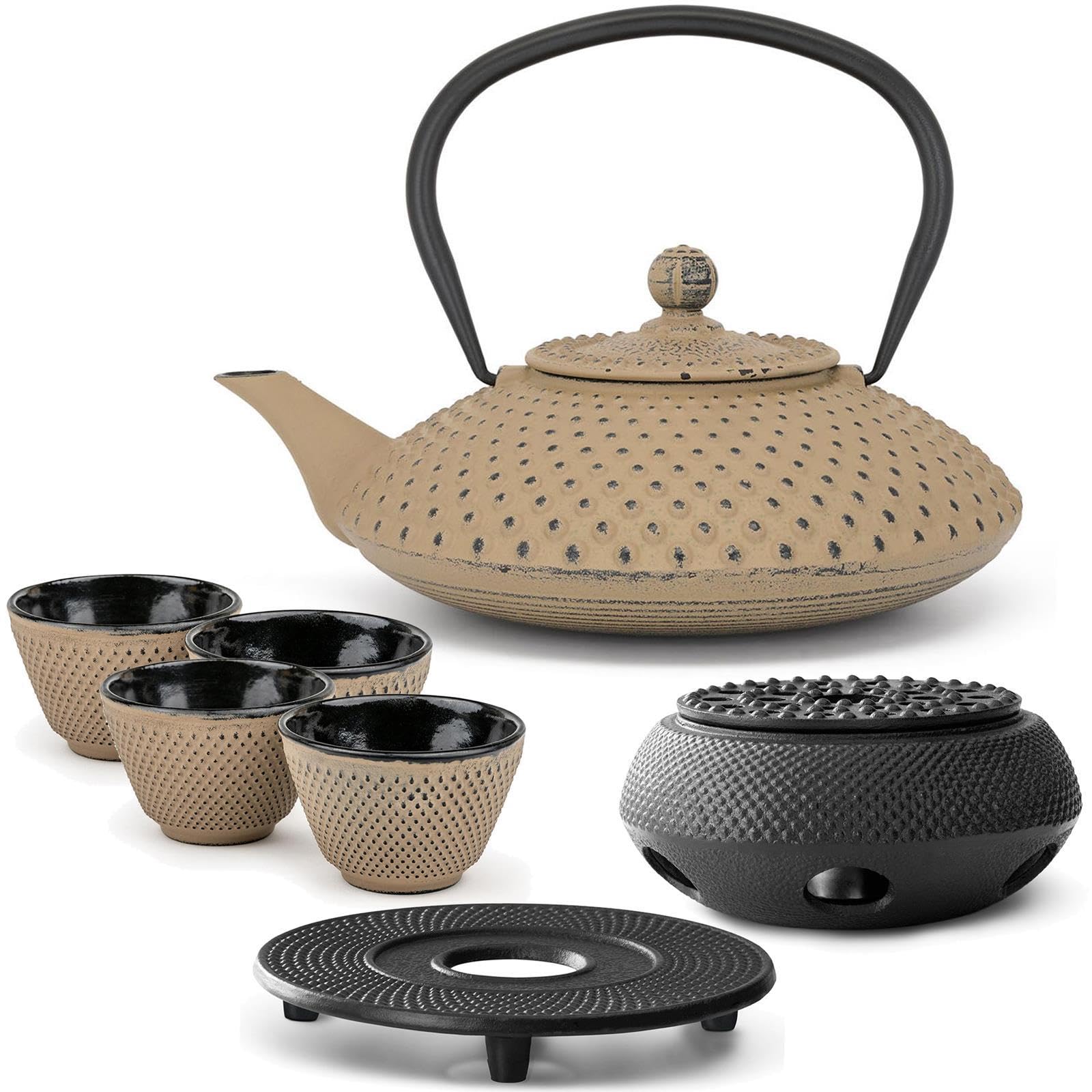 Bredemeijer Teekanne Set Gusseisen 1.25 Liter - flache Asia Gusskanne Induktion sandfarben mit 4 Teebecher (Tassen) Untersetzer & Stövchen & Teefilter-Sieb-Einsatz