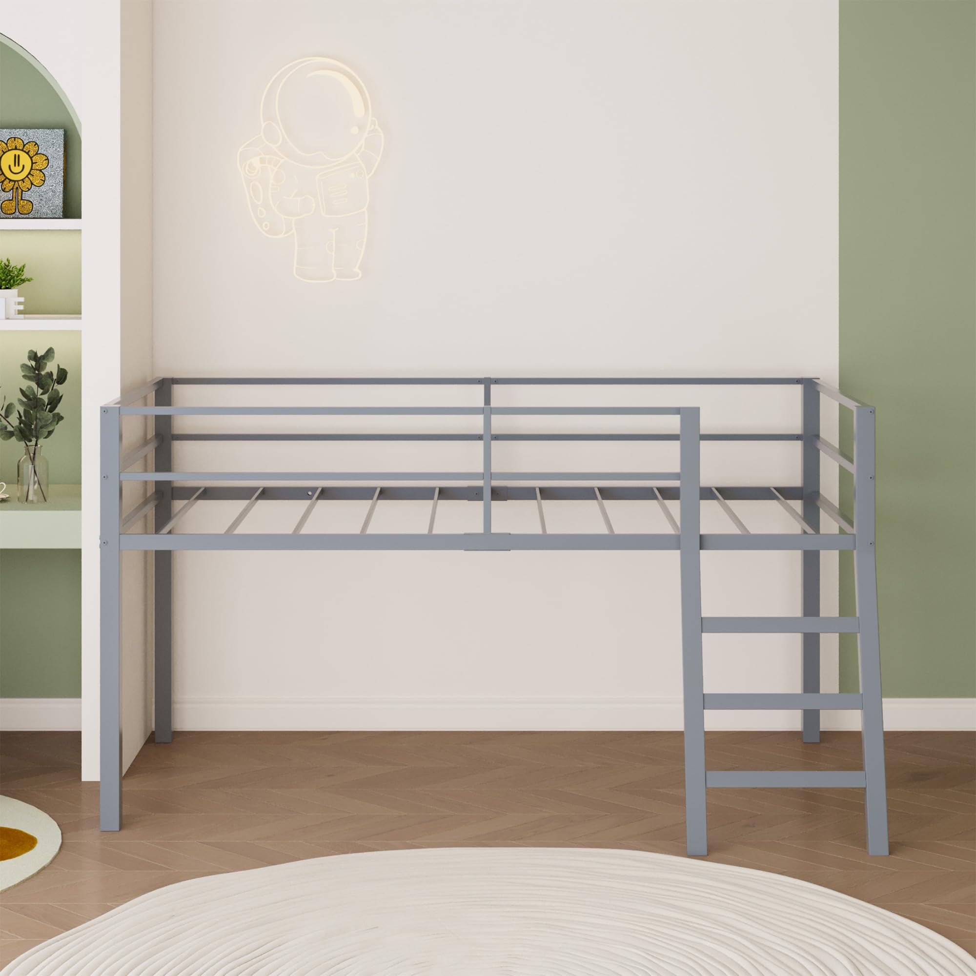 Cama tipo loft de metal bajo con escalera y barandilla para niños o adolescentes, cama tipo loft que ahorra espacio, tamaño individual para dormitorio pequeño, color gris 9