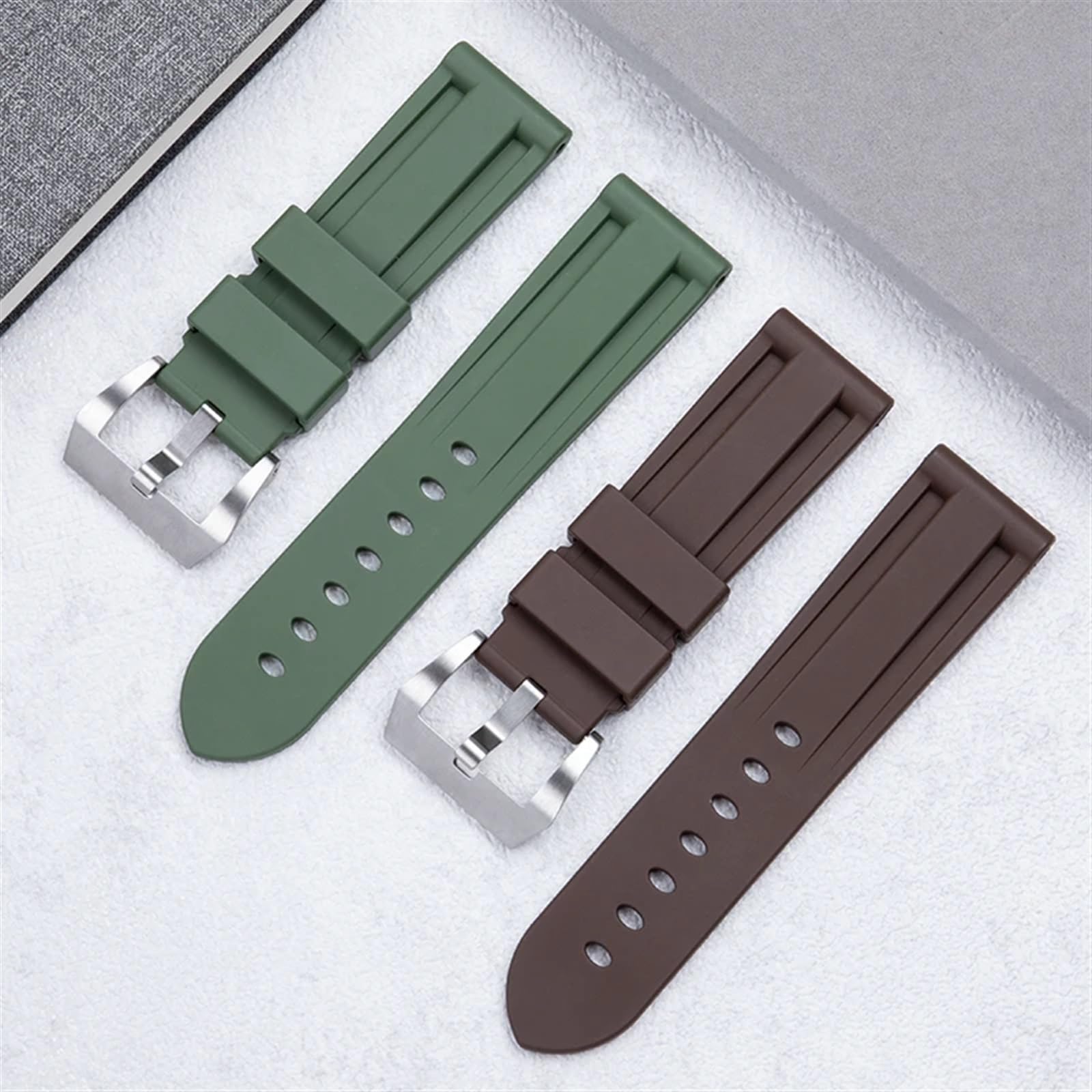 Il cinturino in gomma da 22/24 mm sostituisce il cinturino in silicone impermeabile serie Panerai