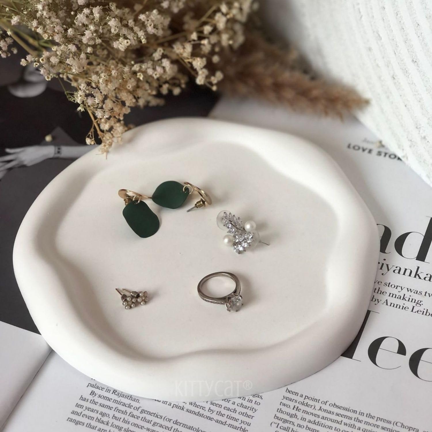Aesthetic Handcrafted White Ceramic Shell Trinket Tray | Elegant Jewelry, Makeup & Table Organizer | Multipurpose Home Decor & Jewellery Trays J6M4P-image-36