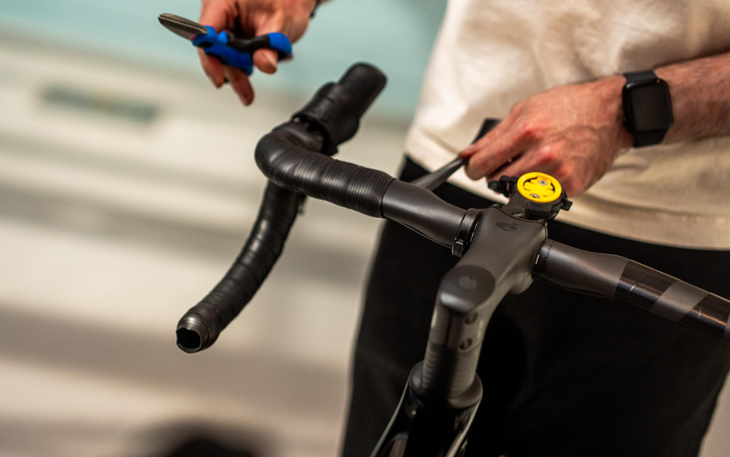 BBB Cycling Nanoribbon Gel Lenkerband – Rutschfestes Rennrad Lenkerband mit Nano-Struktur & Gel-Polsterung – Vibrationsdämpfend, Komfortabel & Langlebig – Inkl. Endstopfen - BHT-19 Schwarz