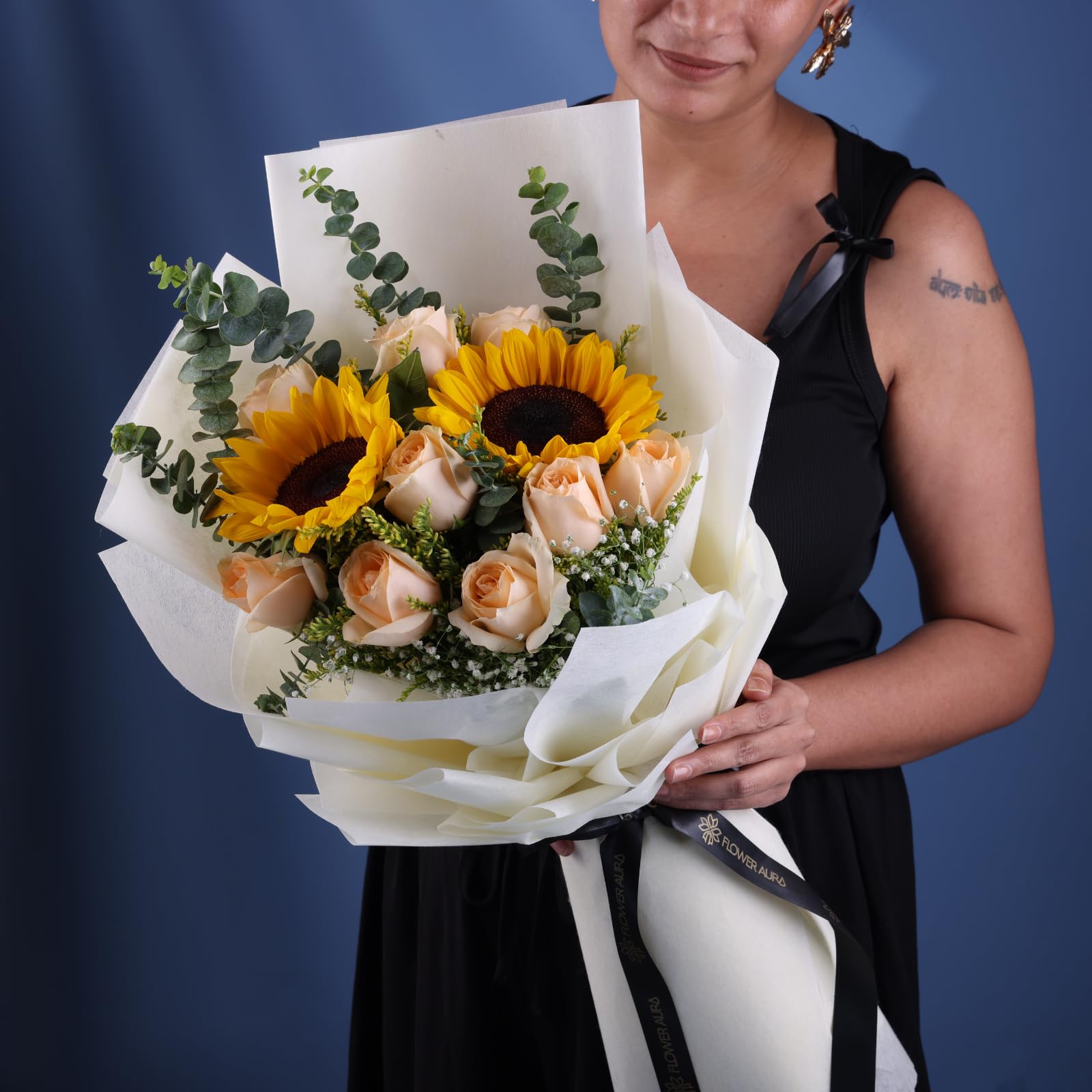 FlowerAura Premium Fresh Live Flower Bouquet of 2 Sunflower & 6 Peach Roses For Birthday Gift, Anniversary Gift, Wedding Gift, Rose Day Gift, Valentine's Day Gift, New Year Gift (Same Day Delivery)
