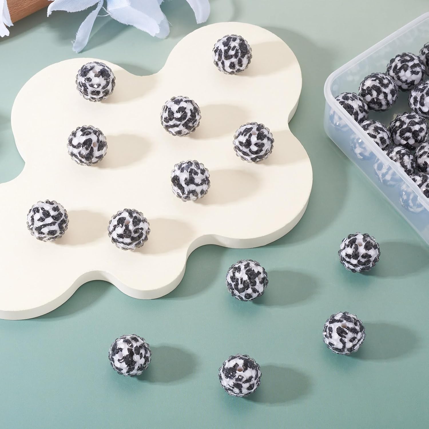 FASHEWELRY 30pcs Leopard Print Resin Rhinestone Bubblegum Beads 18mm Round Disco Gumball Animal Bead Baseball Necklace Beads for Beadable Pen Lanyards Keychain Jewelry Making Supplies White Black - Image 6