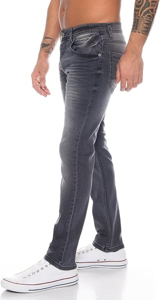 Nahaufnahme des stofflichen Details der Rock Creek Herren Jeans Hose mit Stonewash-Effekt.