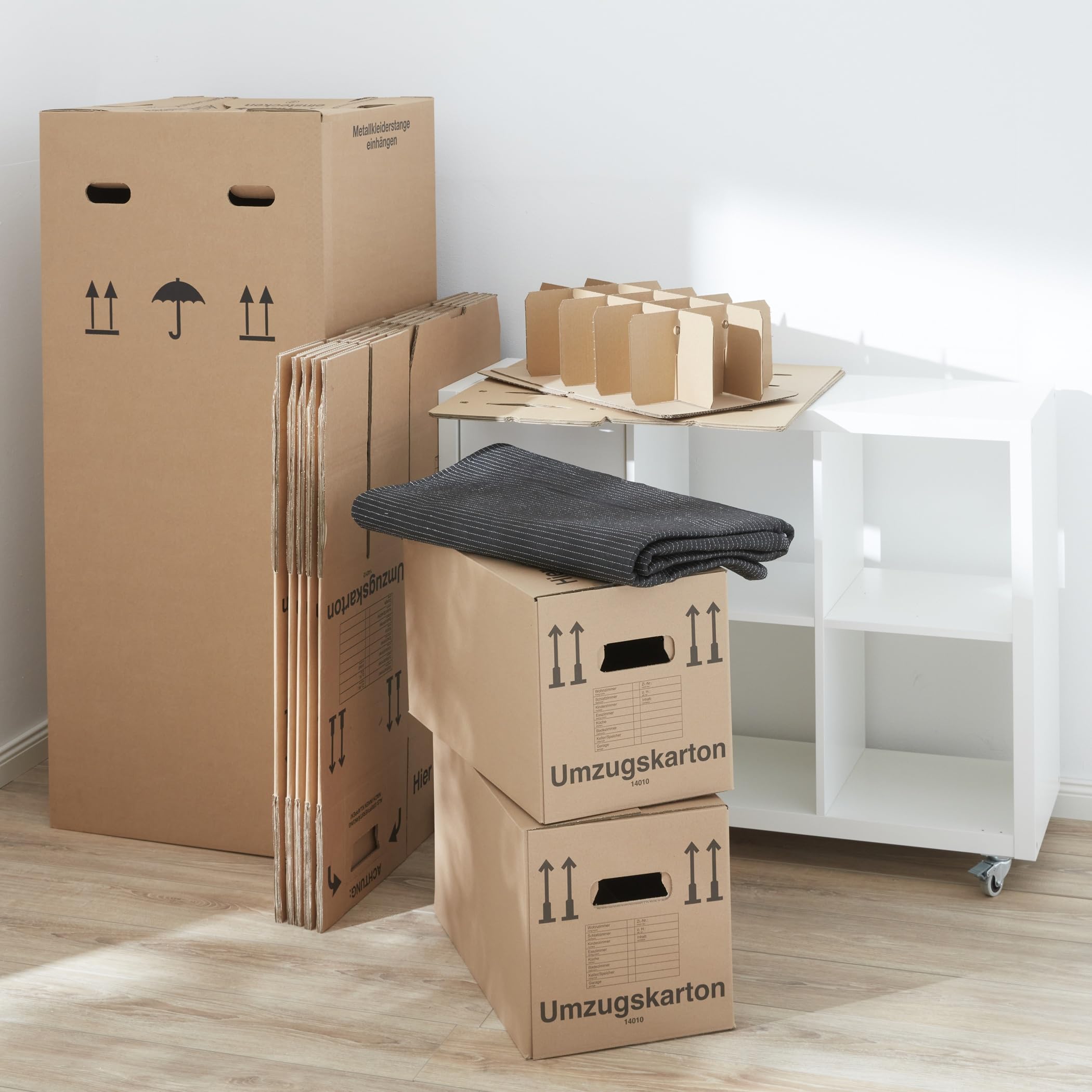BB-Verpackungen 4x Kleiderbox MINI 612 x 522 x 1020 mm 2-wellig (4 Stück) - praktischer Kleiderkarton mit Metallstange, einfach aufzubauen und 40kg Traglast