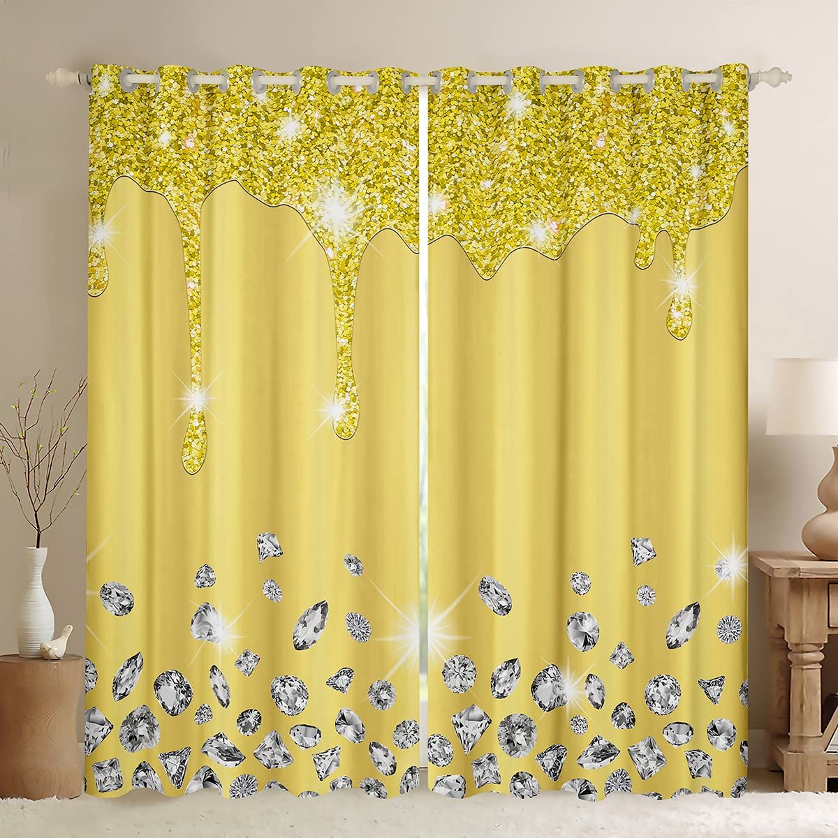 Rideaux occultants jaunes pour tamiser la lumière de la chambre