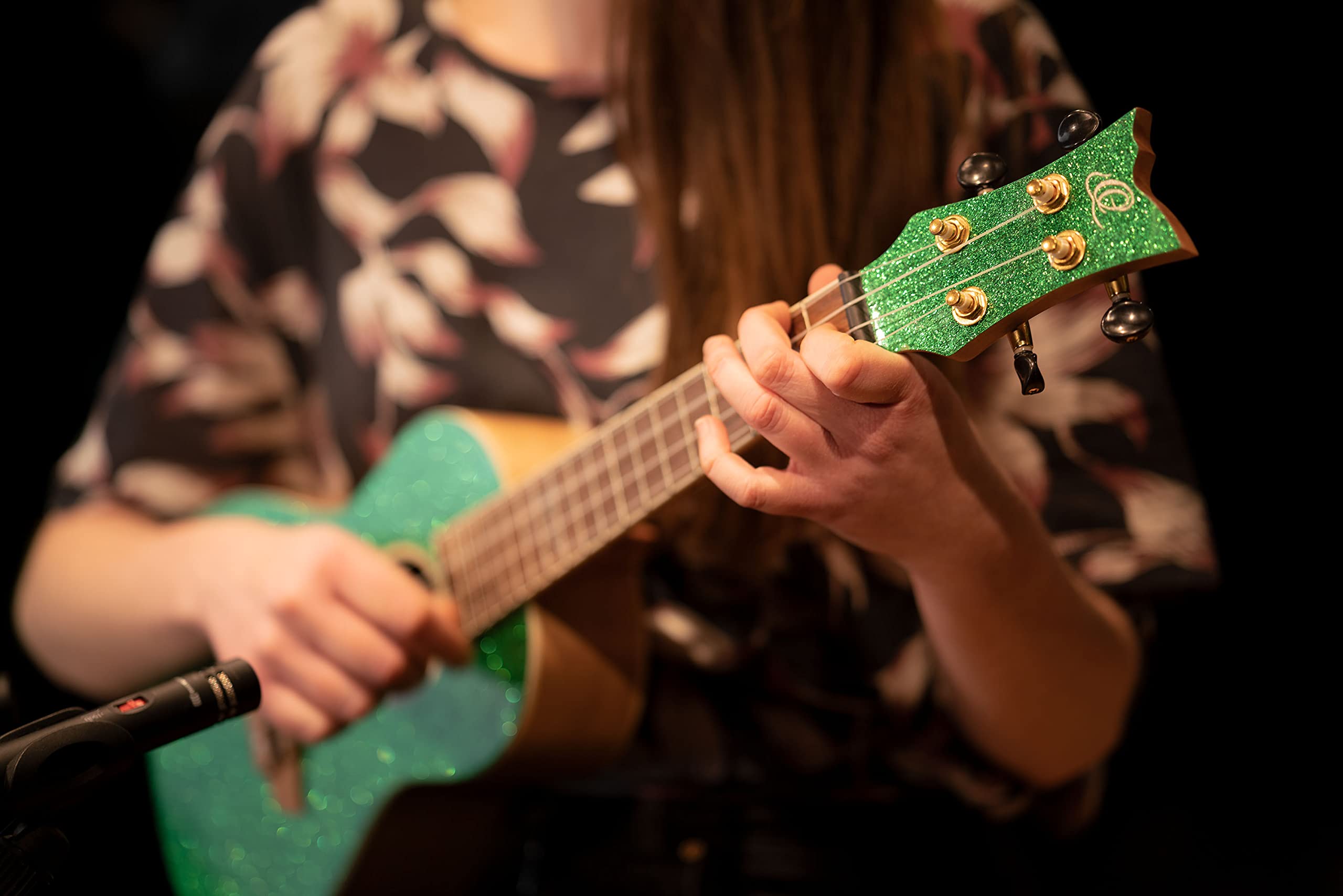 Ortega Guitars Ukulélé Concert Acoustique – Série Element – Housse Incluse – Épicéa, Vert (RUEL-MGR)