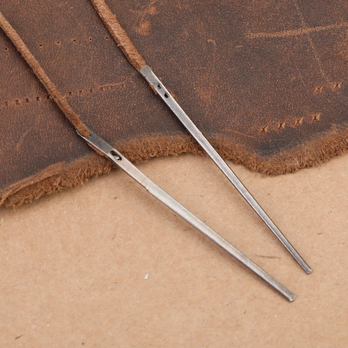 CORHAD 2pcs Steel Leather Sewing Needles for Crafting Lacing Needles for Leatherwork Lightweight and Reliable Tools for DIY Projects