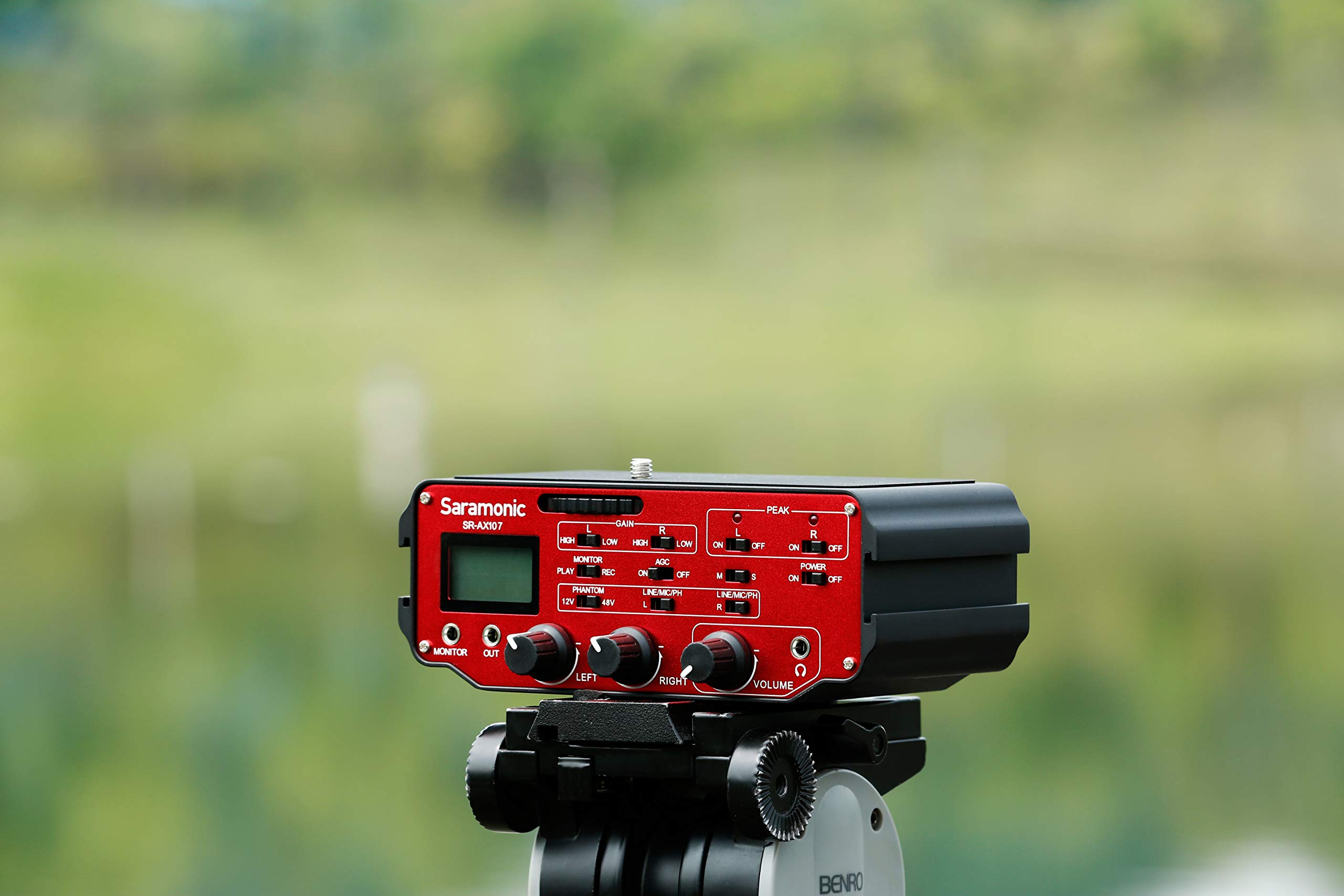 Saramonic SR AX107 - Adattatore audio XLR a due canali con preamplificatori, alimentazione phantom e trasformatore di separazione, ideale per tutte le macchine fotografiche digitali DSLR e videocamere