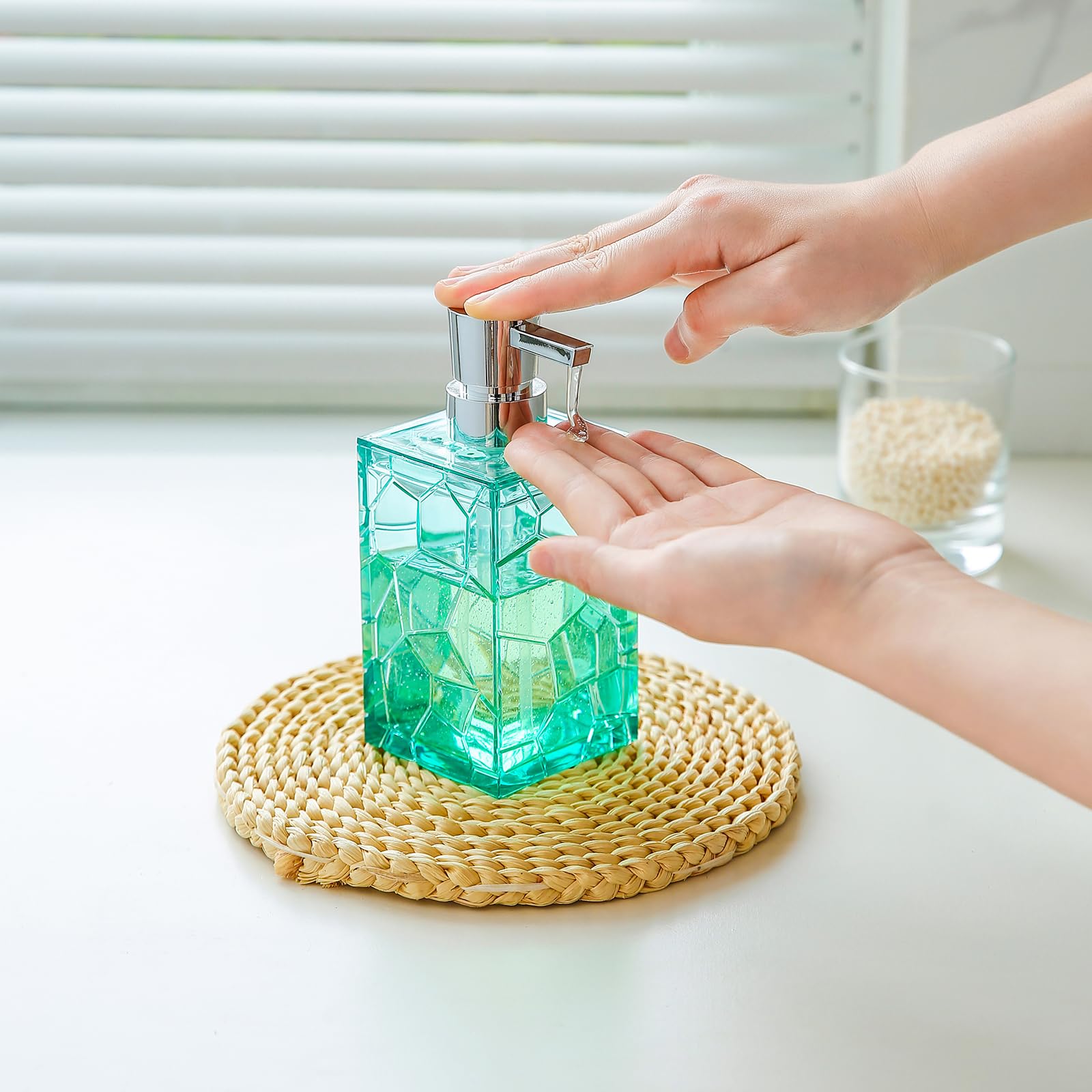 Transparentes Acryl-Badezimmerzubehör-Set – langlebig, rostfrei, transparentes Design – inklusive Seifenspender, Zahnbürstenhalter, Becher, Seifenschale und Toilettenbürste, 5-teilig (Blaugrün)
