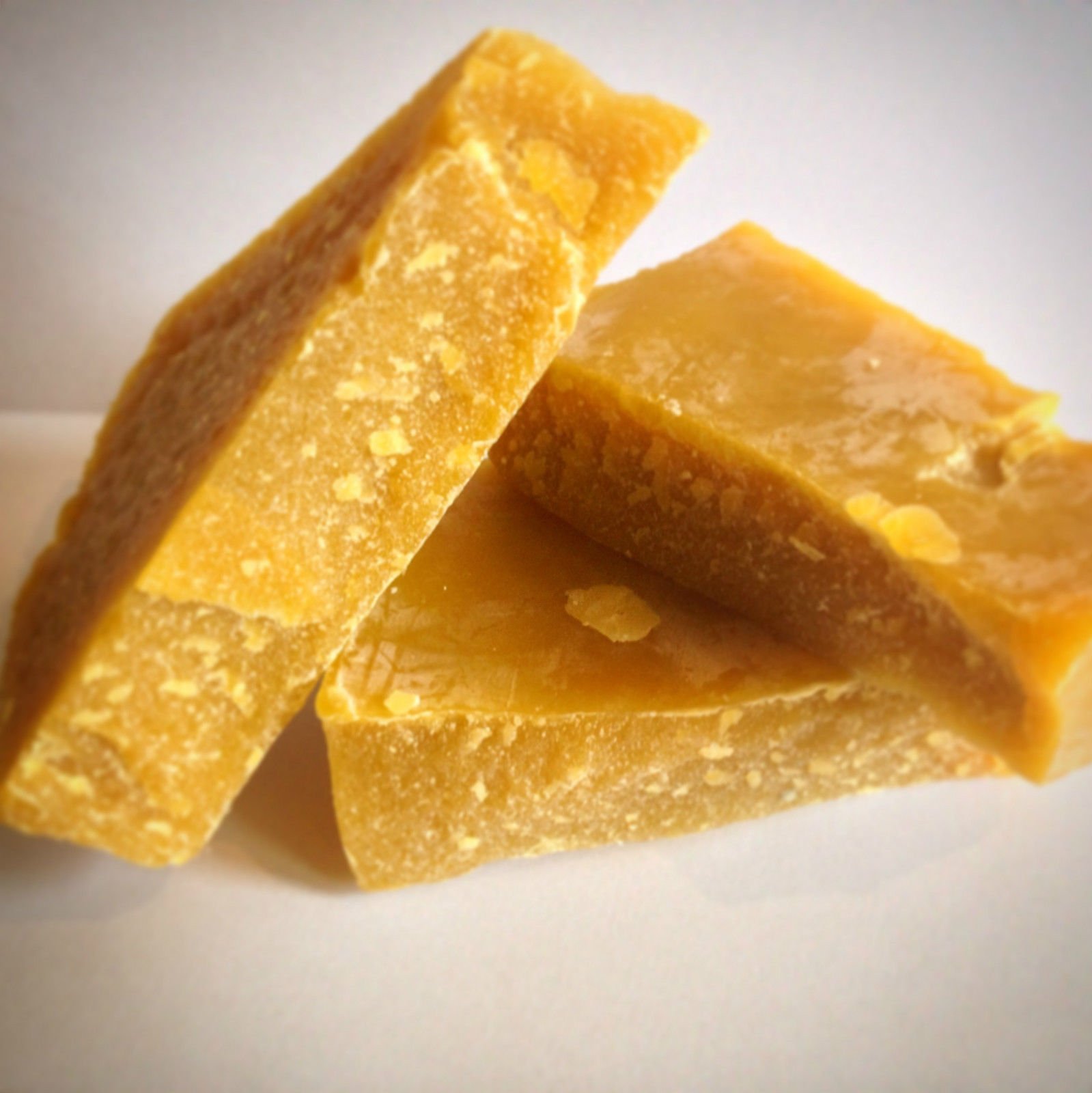 Buy LiveMoor Filtered Beeswax 1Kg Naturally Fragrant Cheapest Price