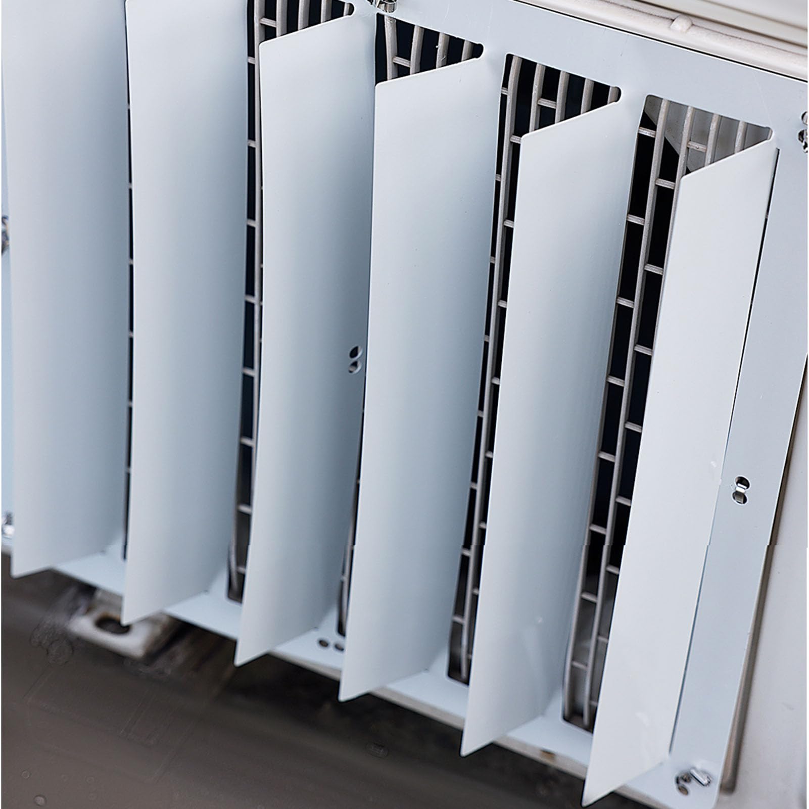 Deflettore per condizionatore d'aria in acciaio inossidabile, copertura universale anti-diretta per guida del vento, deviatore pompa di calore, deflettore condensatore per raffreddamento efficiente
