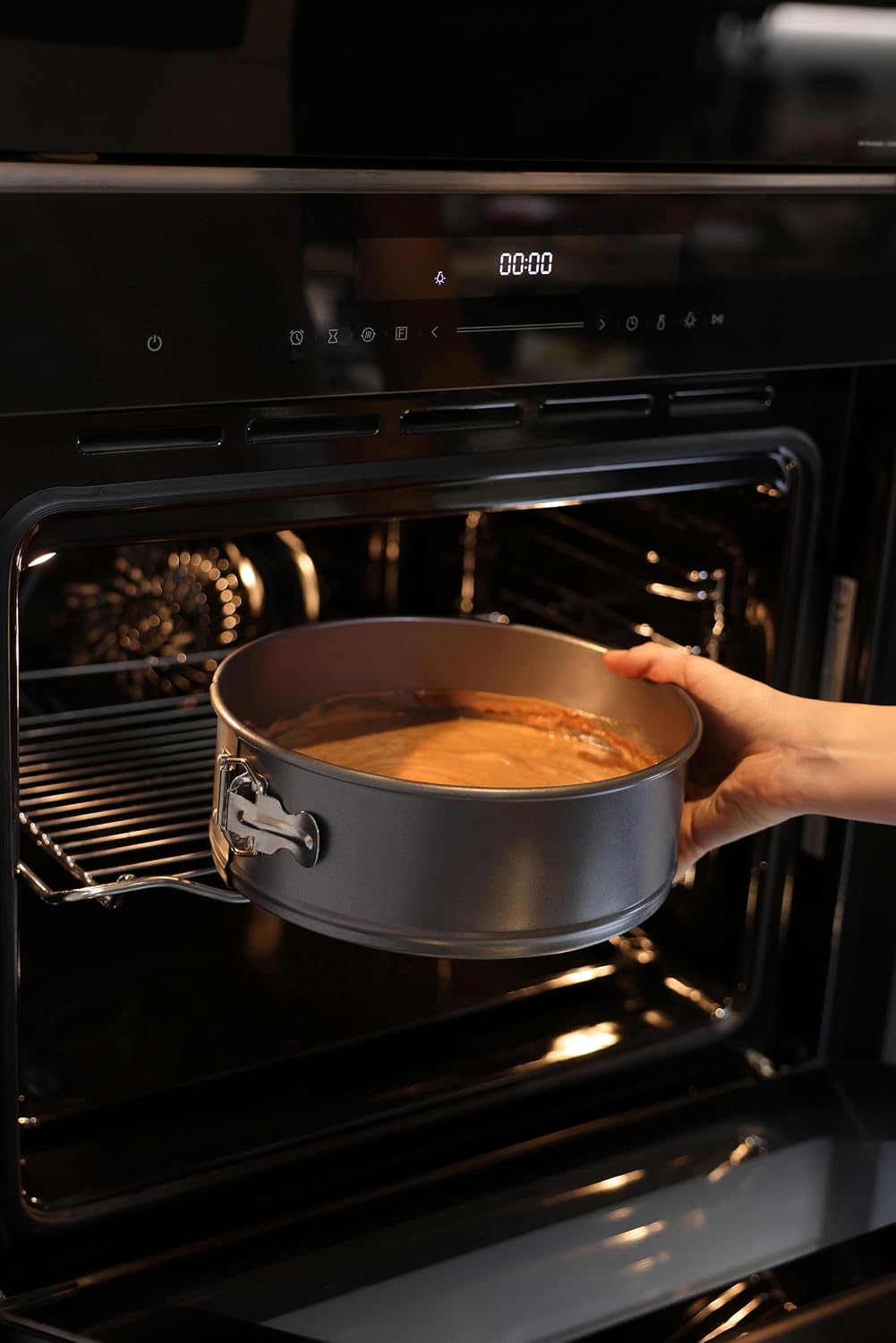 Zyliss Springform Cake Pan - Easy-Release Design for Cheesecakes, Tortes & Layered Desserts - ILAG Nonstick Coating for Quick Clean Removal - 9 Inch
