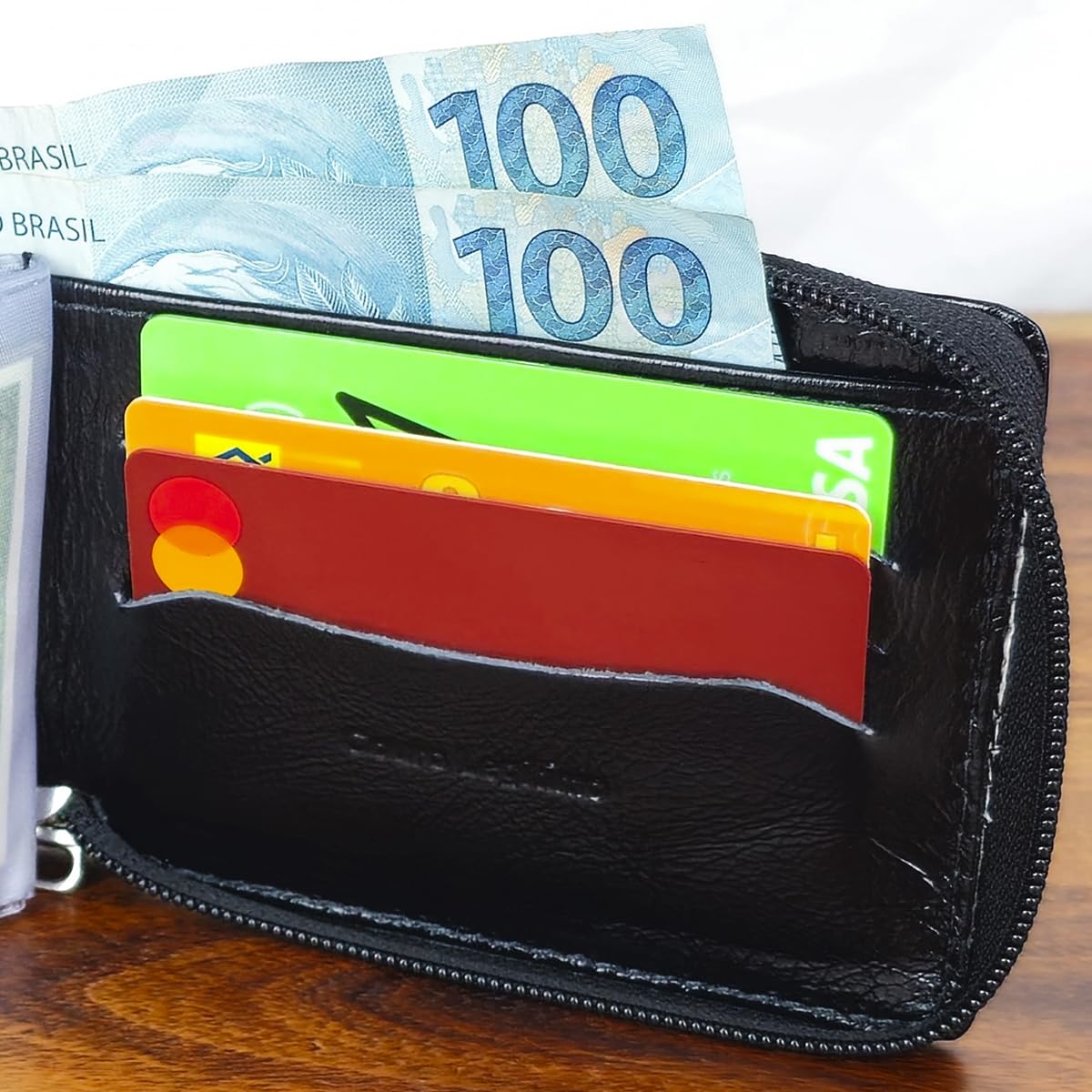 Carteira Com Zíper Masculina De Couro Legítimo RG CNH Cédulas Moedas Cartões Antifurto Proteção RFID em promoção! Veja a oferta e mais achadinhos de Carteiras & Cintos 9 Hoje é o melhor dia para comprar Carteira Com Zíper Masculina De Couro Legítimo RG CNH Cédulas Moedas Cartões Antifurto Proteção RFID com aquele preço maroto! Promoção! Aproveite a oferta! 9